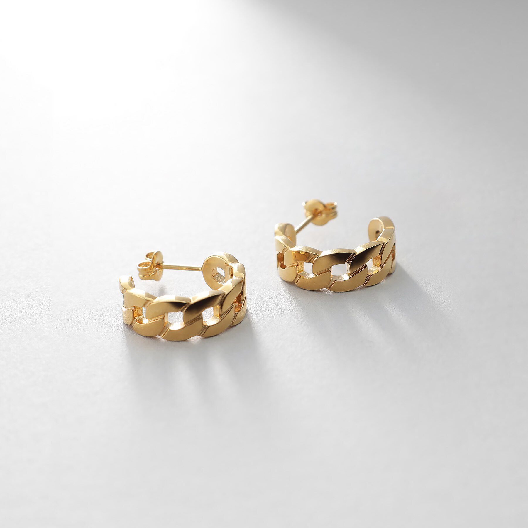 COCOSHNIK ONKITSCH「シルバー フラットカーブチェーンモチーフピアス GP」|ピアス|