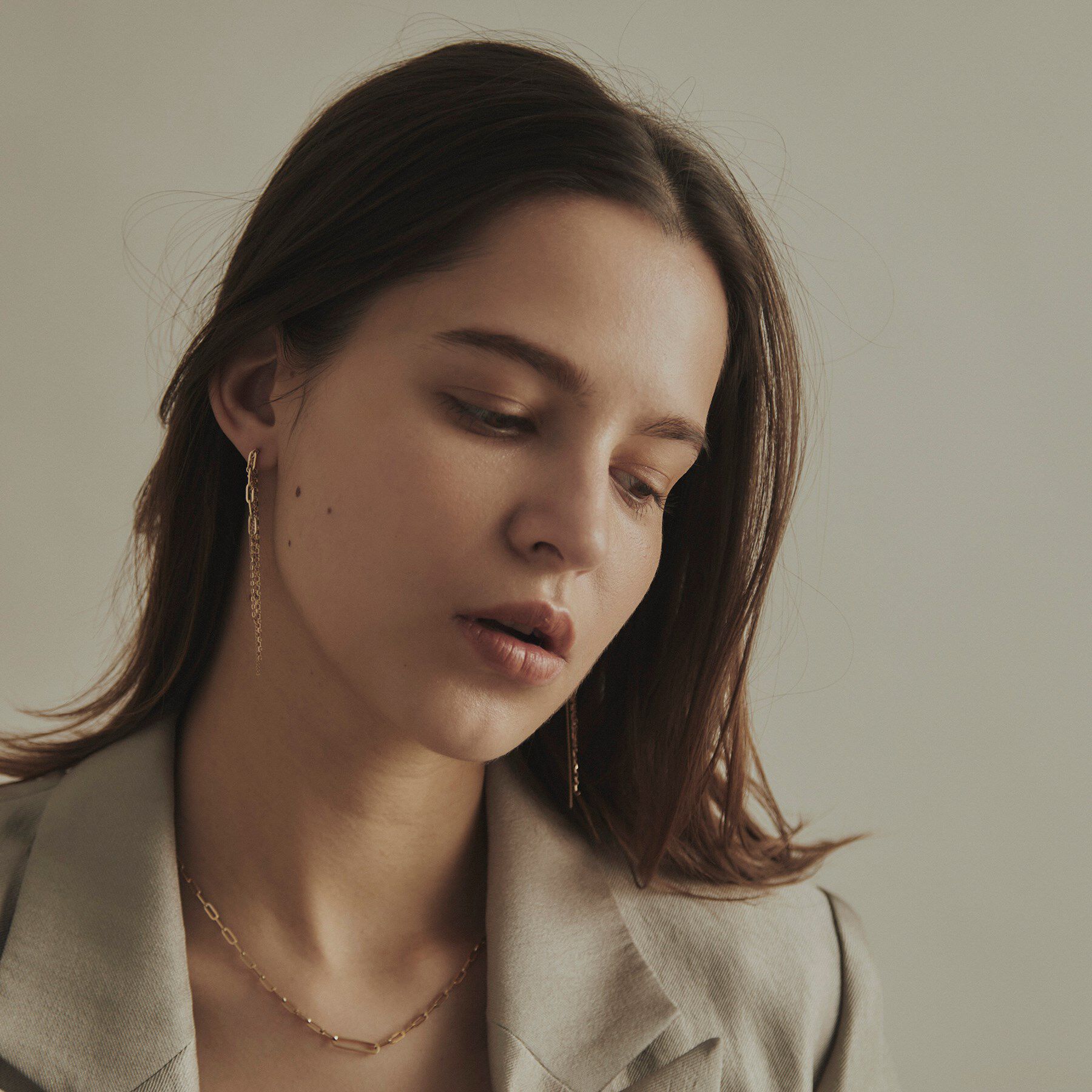 COCOSHNIK「K10ウェーブインフリンジ スタッズピアス」|ピアス|