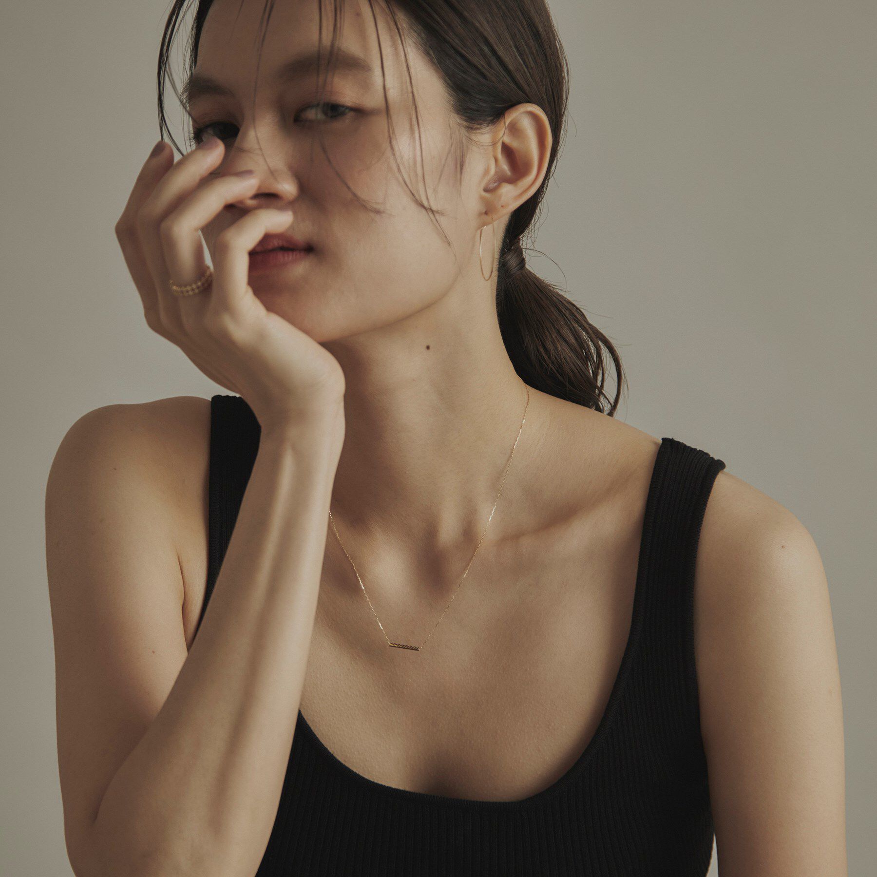 COCOSHNIK「K18カッティングバー ネックレス」|ネックレス|