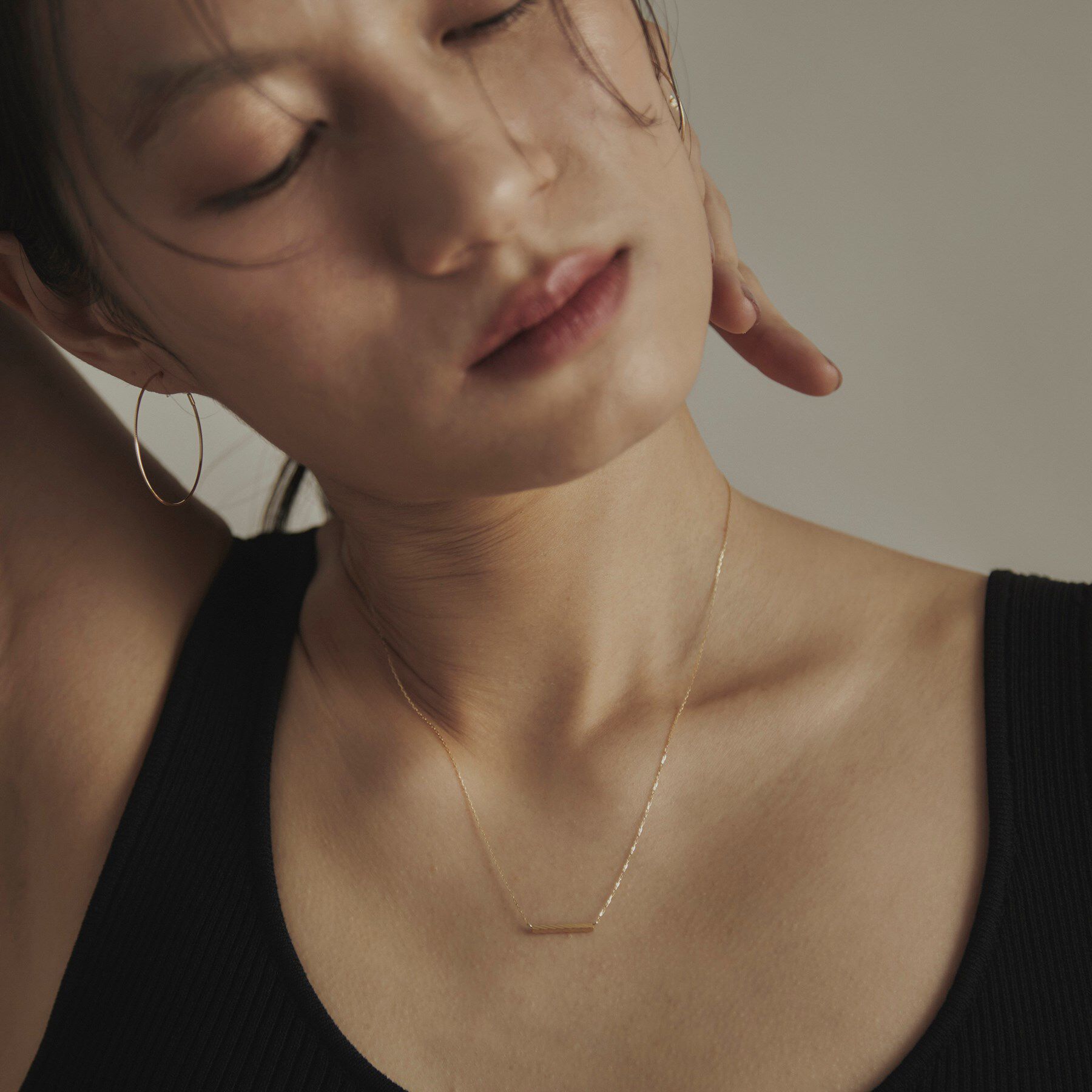 COCOSHNIK「K18カッティングバー ネックレス」|ネックレス|