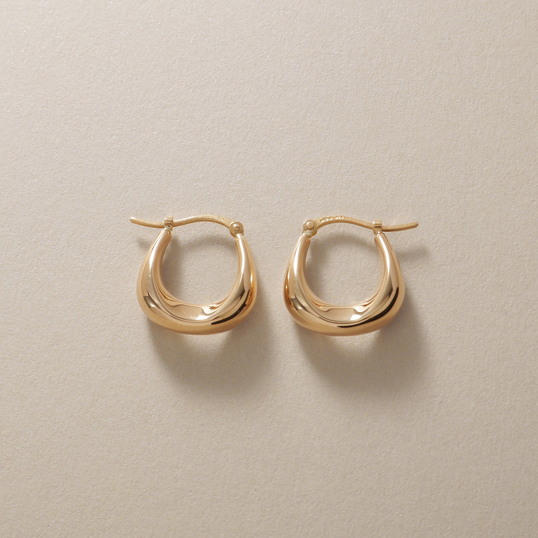 COCOSHNIK「K10中空カーブインシェイプ フープピアス」|ピアス|