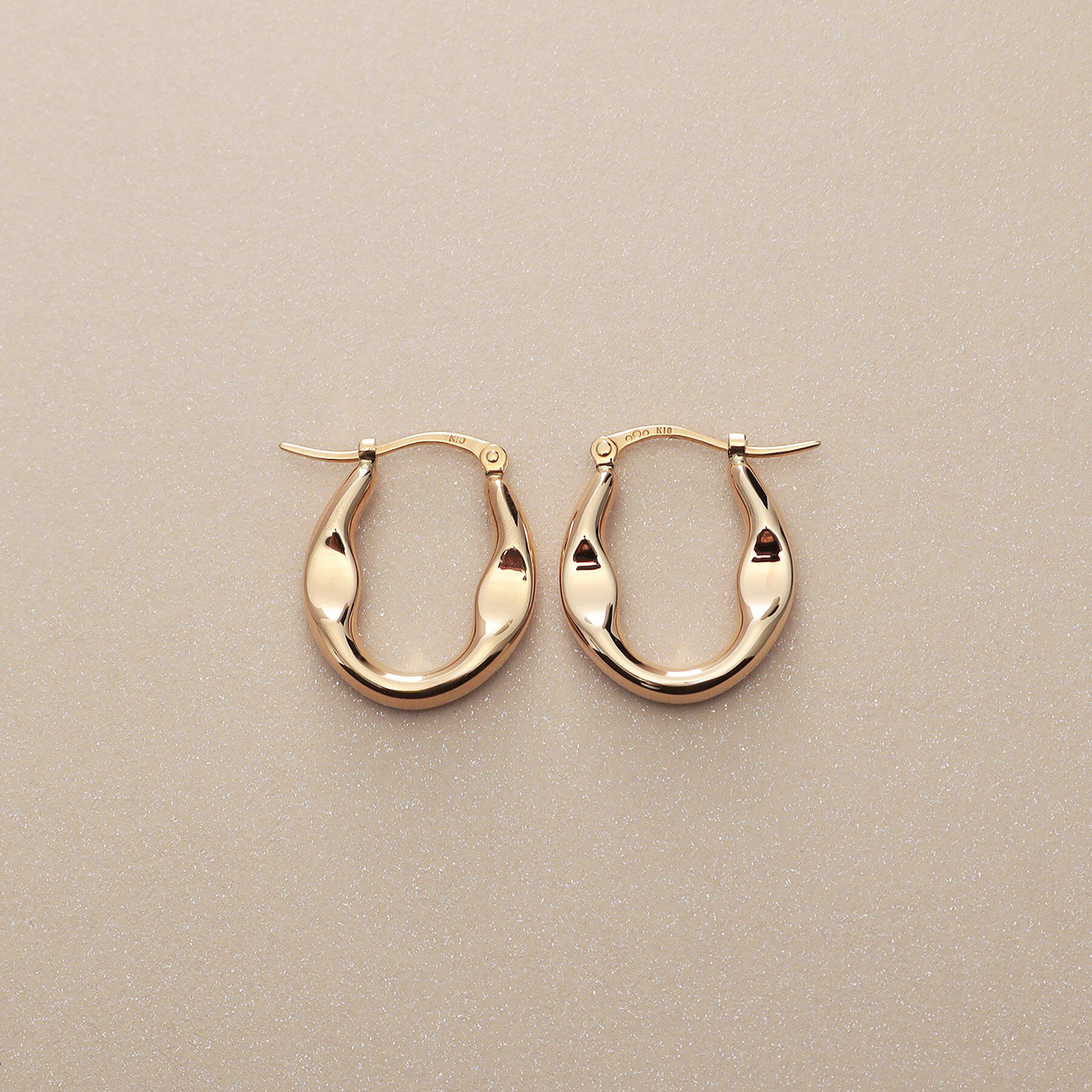 COCOSHNIK「K10中空クラッシュ フープピアス」|ピアス|