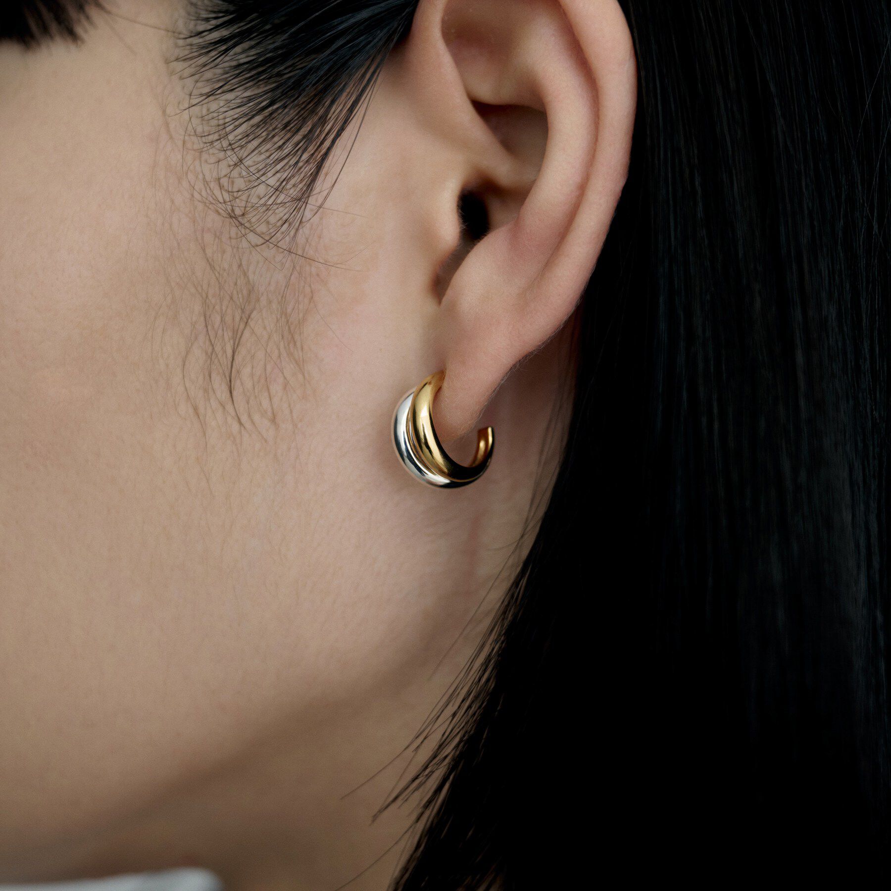 COCOSHNIK ONKITSCH「シルバー コンビカラー スモールフープ デュアルドームピアス」|ピアス|