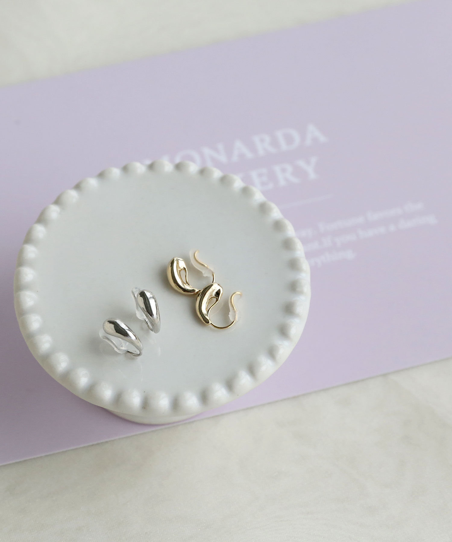  「ノンホール・逆さしずく型イヤリング」|イヤリング|