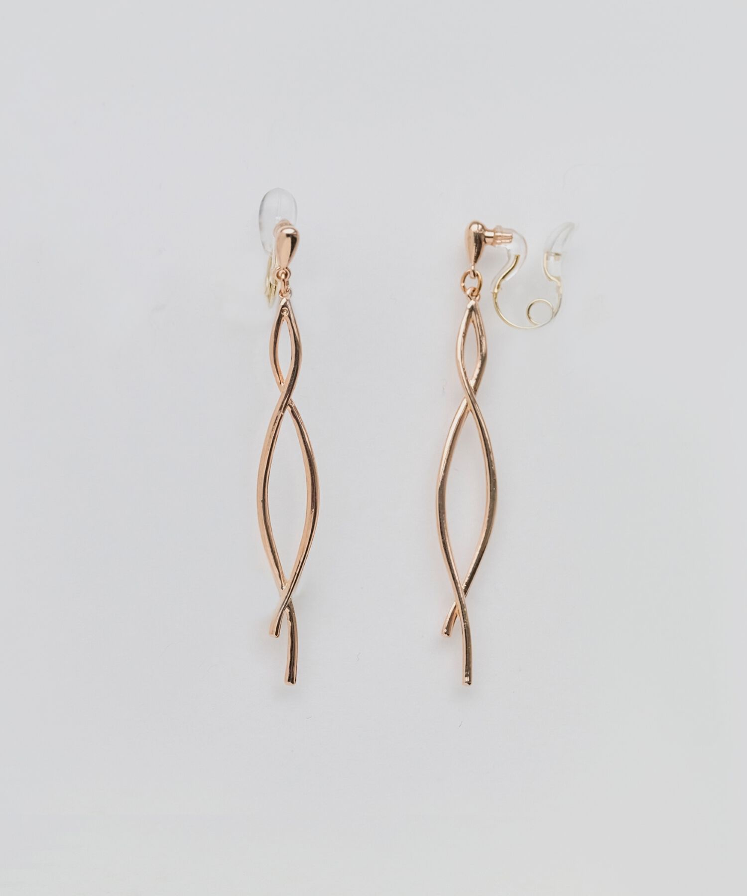 Phoebe「【金属アレルギー対応/痛くないシリーズ】スウィングループフィットイヤリング　シャンパンゴールド」|イヤリング|