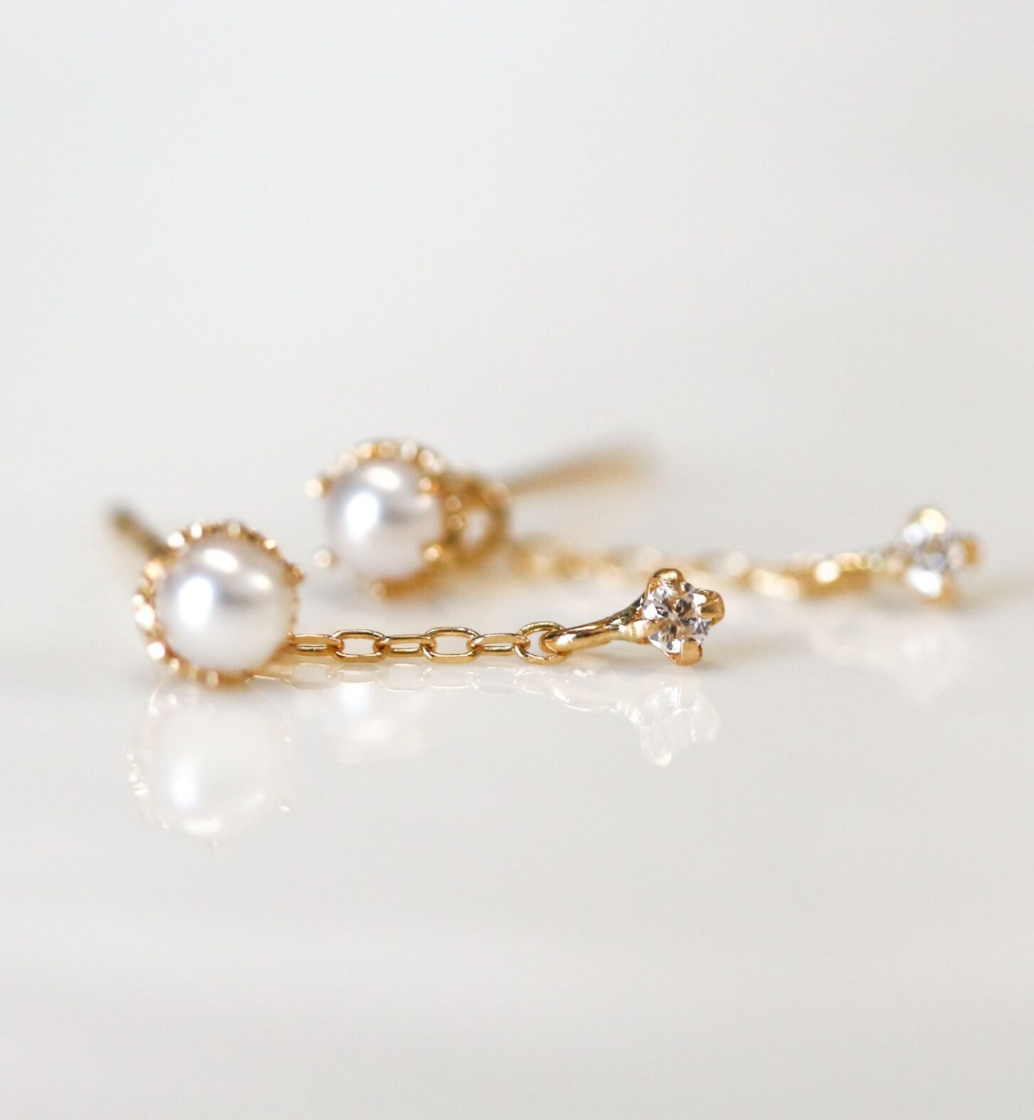  「ダイヤモンド / パール チャーム ピアス | K18」|ピアス|