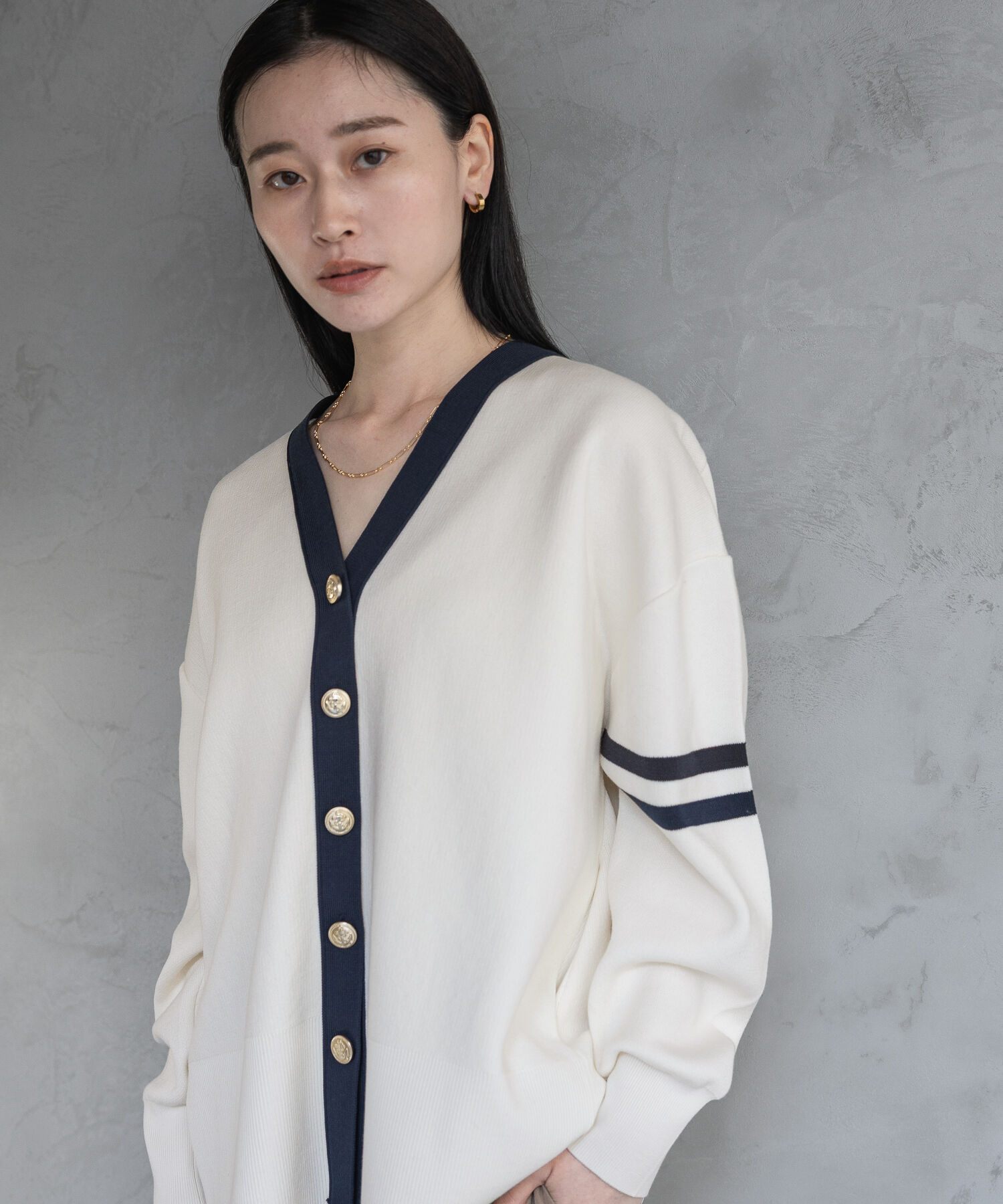 A part by 「【新色追加】スポンディッシュVカーディガン」|ニット・セーター|ｵﾌﾎﾜｲﾄ*ﾌﾞﾗｯｸ