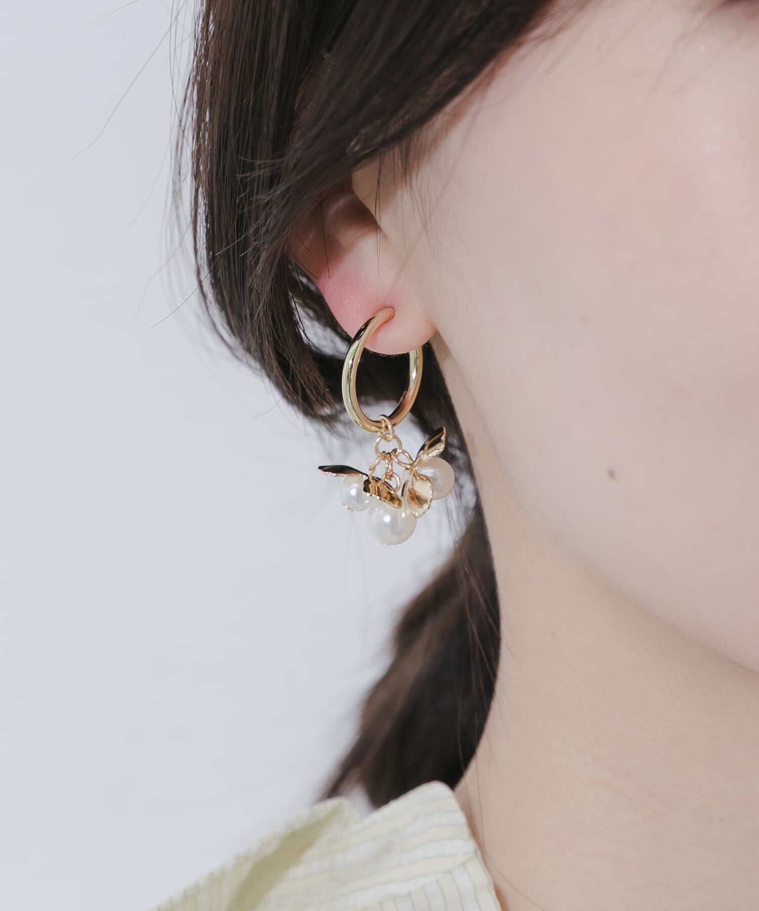 SMELLY「メタルフラワーパールフープイヤリング」|イヤリング|
