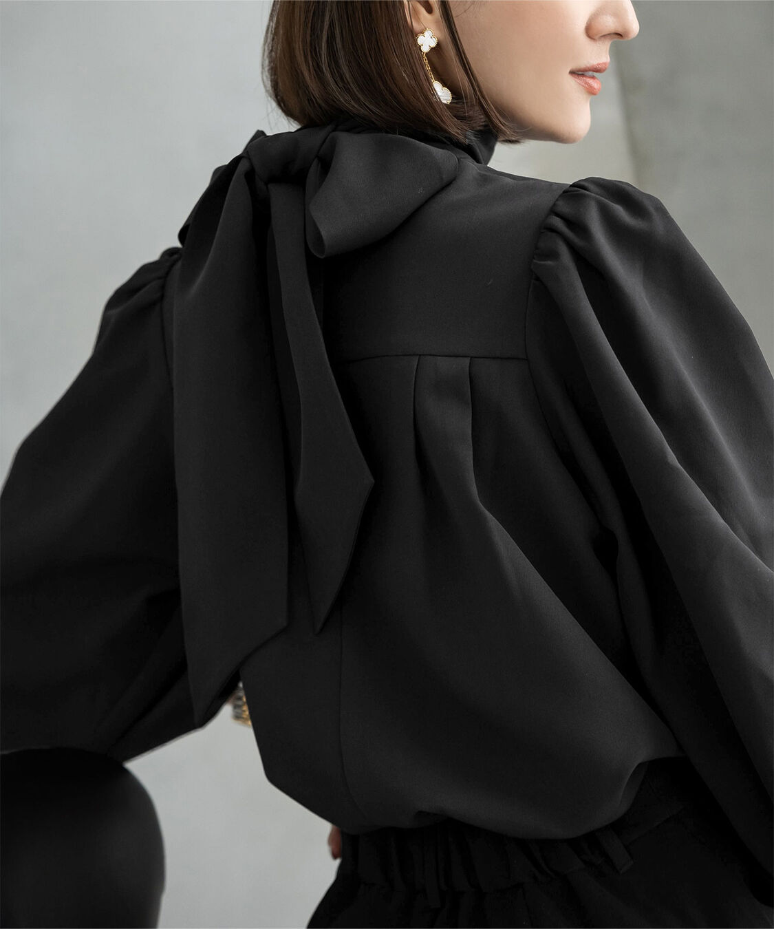 ur's「【星玲奈さんコラボアイテム】2wayボリュームスリーブボウタイブラウス」|シャツ・ブラウス|