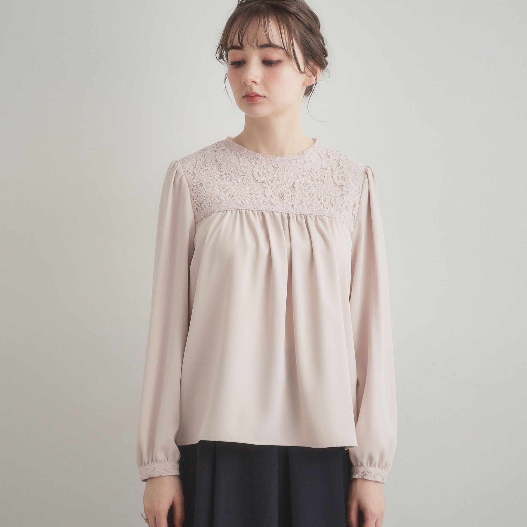 Couture broach「【ハレの日・通勤】レースドッキング ブラウス」|シャツ・ブラウス|