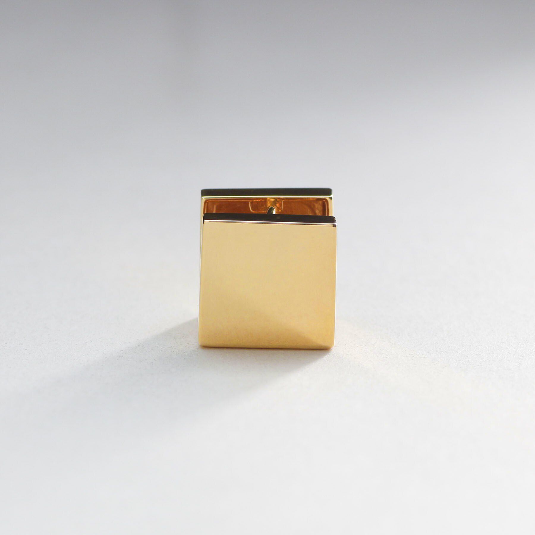 COCOSHNIK ONKITSCH「シルバー キューブ　フックピアス GP」|ピアス|