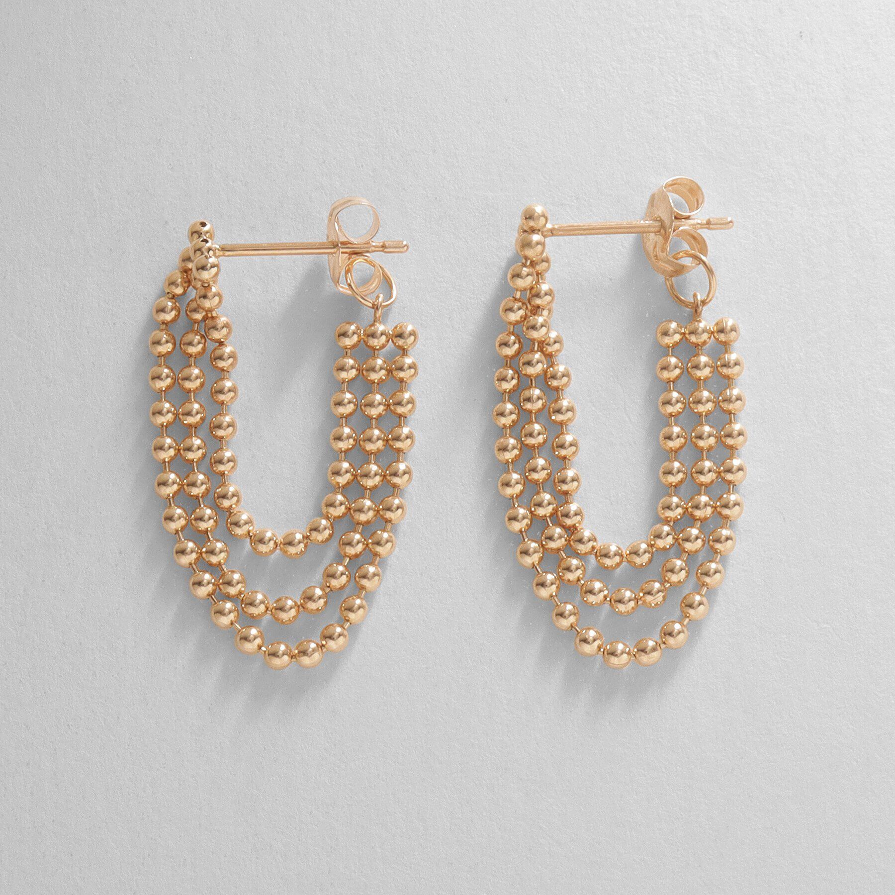 COCOSHNIK「K10ボール3連チェーン フープピアス」|ピアス|