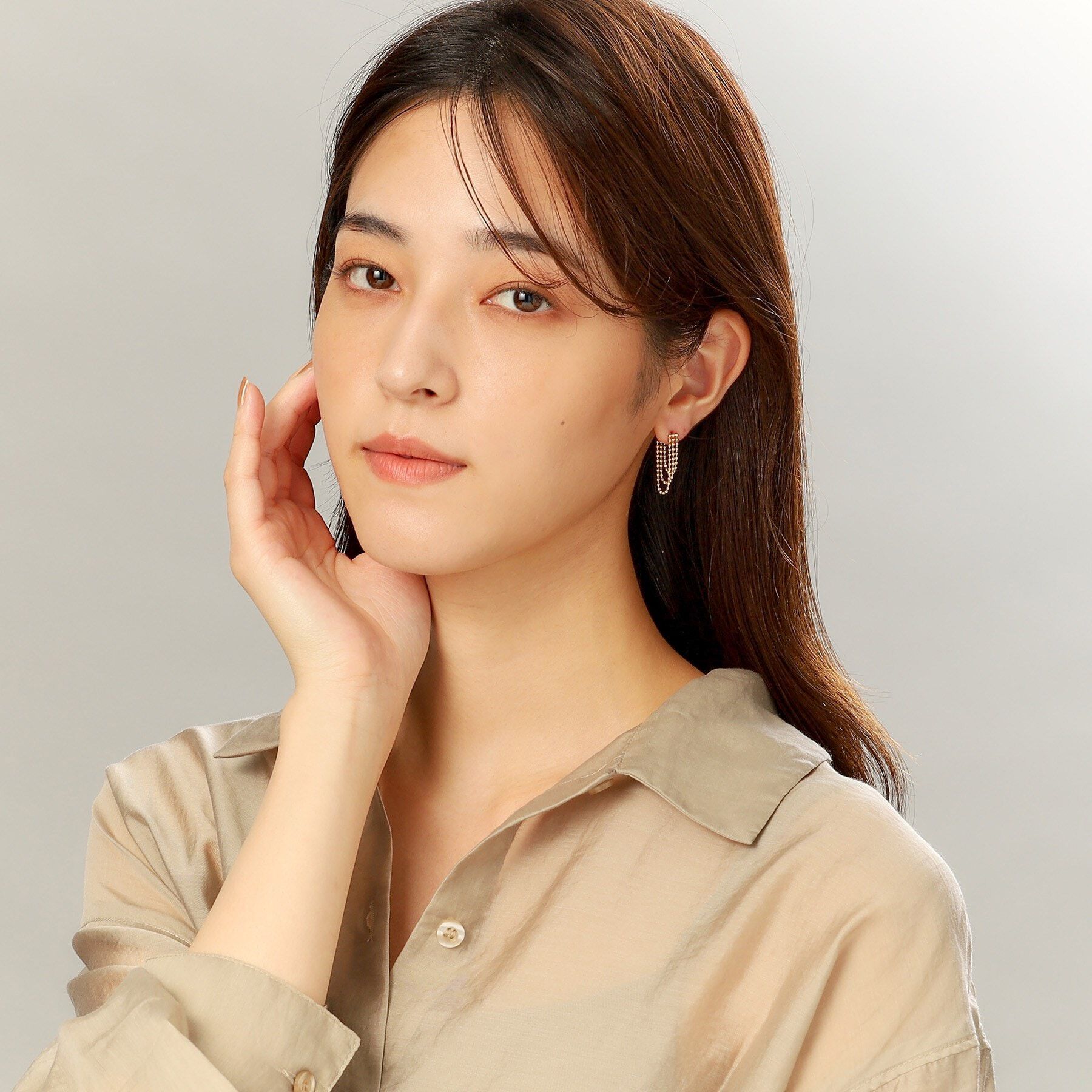 COCOSHNIK「K10ボール3連チェーン フープピアス」|ピアス|