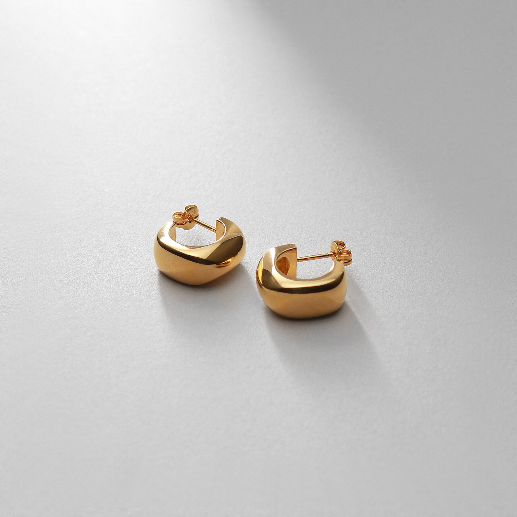 COCOSHNIK ONKITSCH「シルバー スモールフープ スロープカットピアス GP」|ピアス|