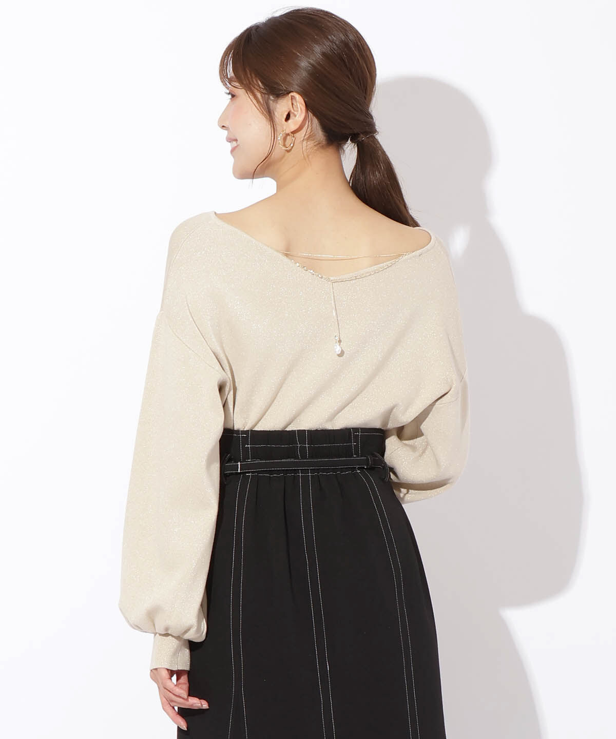 アンドクチュール「ラメニットバックチェーンプルオーバー」|ニット・セーター|