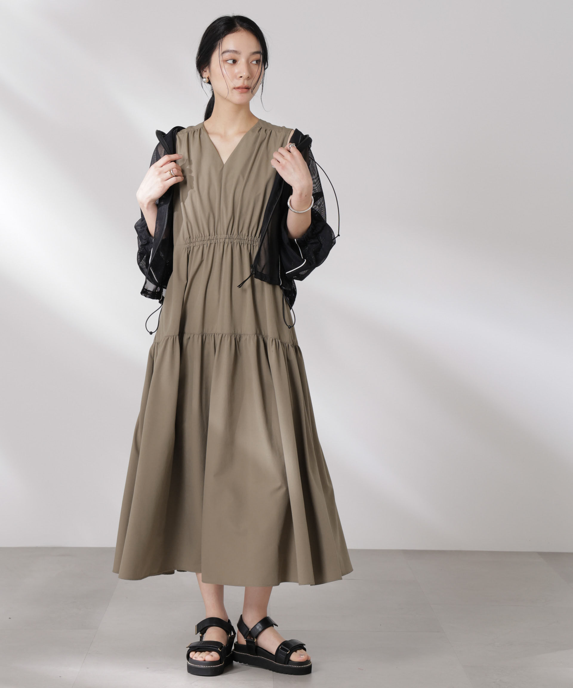 nano･universe「MINOTECH(R)Vネックギャザーティアードワンピース」|ワンピース|カーキ