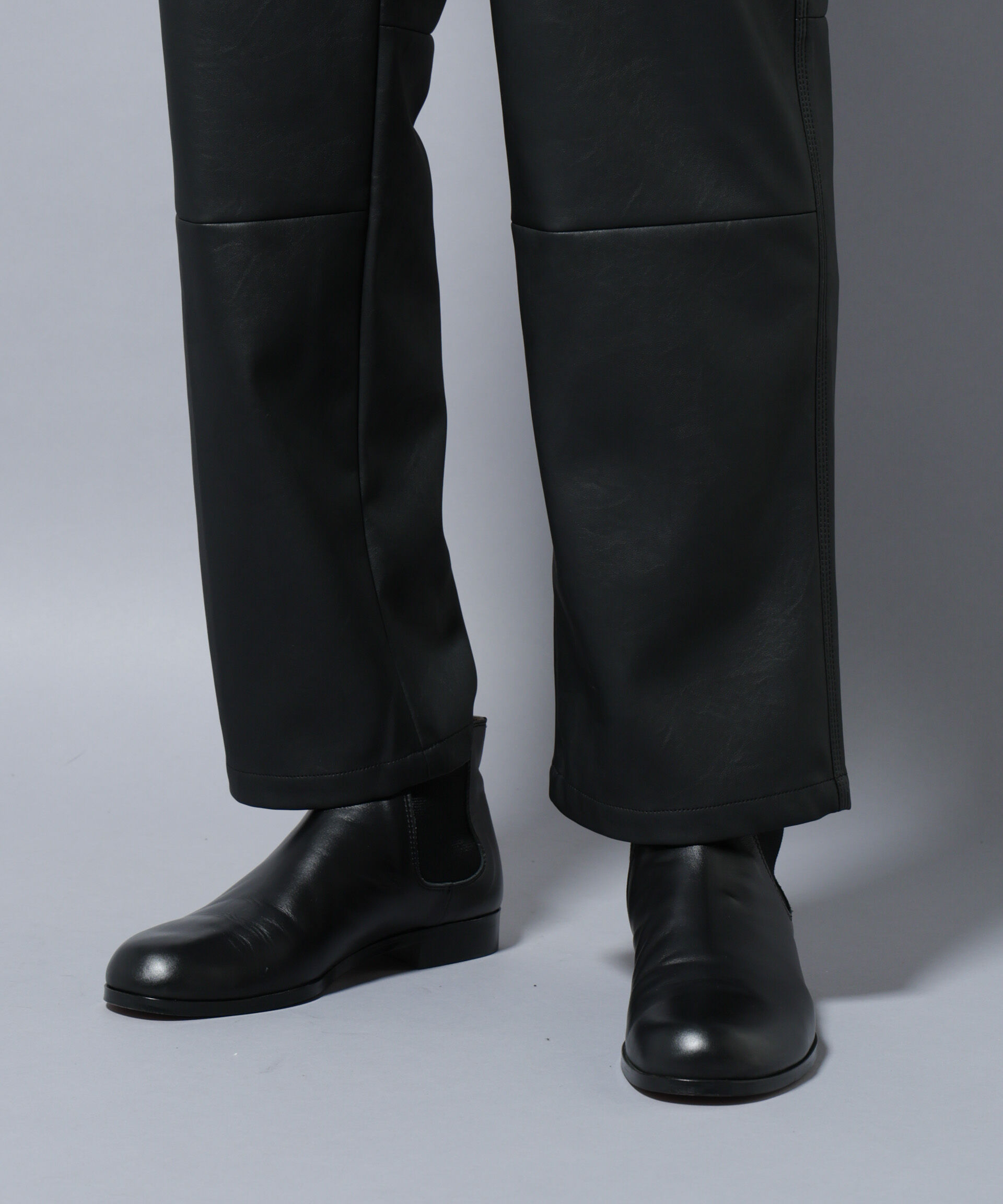 nano･universe「ヴィンテージライクフェイクレザー ダブルニーテーパードパンツ」|チノ|