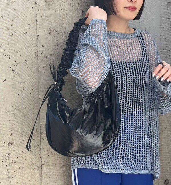 fredy emue「ソフトパテッドシャーリングショルダーバッグ」|ショルダー・メッセンジャー|ブラック