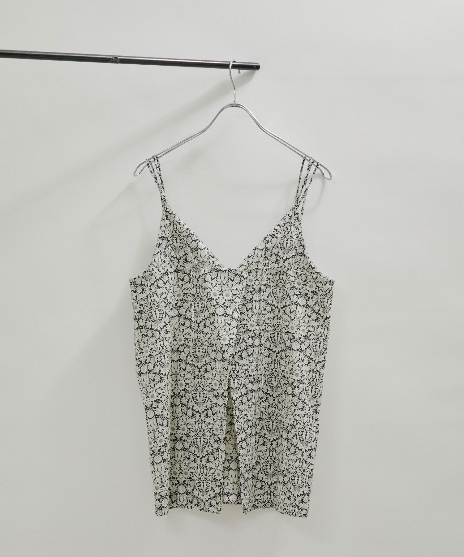 SALON adam et rope'「【LIBERTY】【セットアップ対応・洗える】リバティプリントバックスリットキャミソール」|キャミソール|