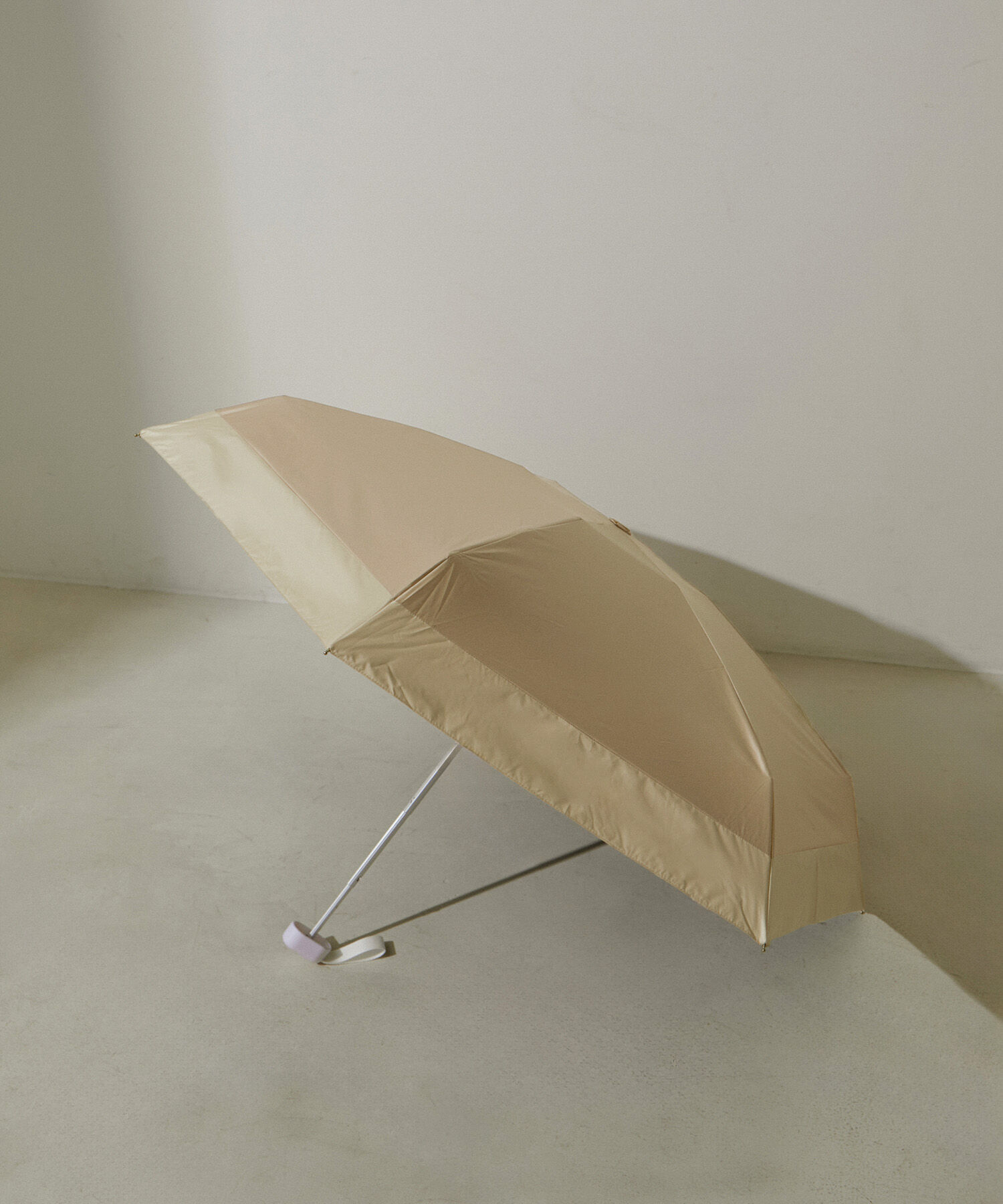 SALON adam et rope'「[UVカット率・遮光率99.99%以上]晴雨兼用2トーンアンブレラ/折り畳み傘/日傘」|傘|