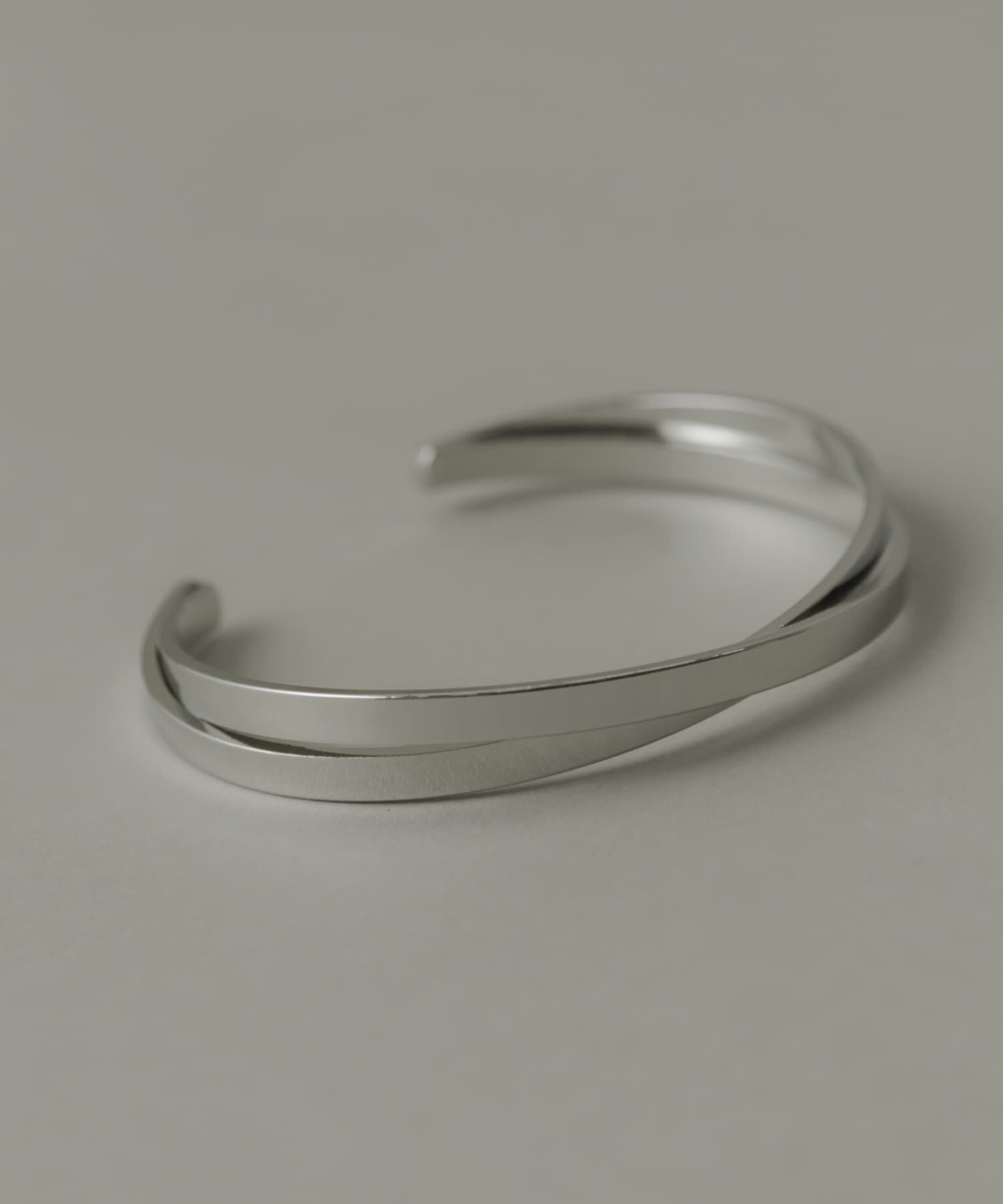 SMELLY「メタルクロスバングル」|ブレスレット・バングル|