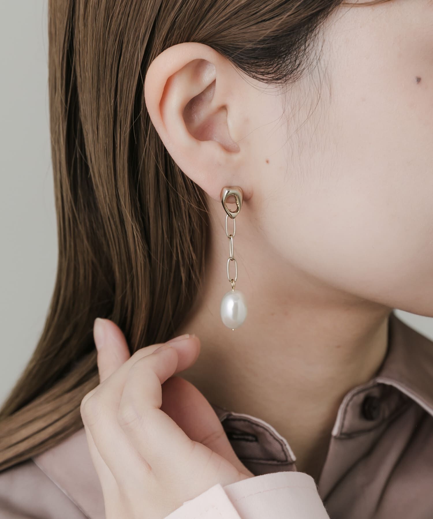 SMELLY「アシメパールスウェイピアス」|ピアス|
