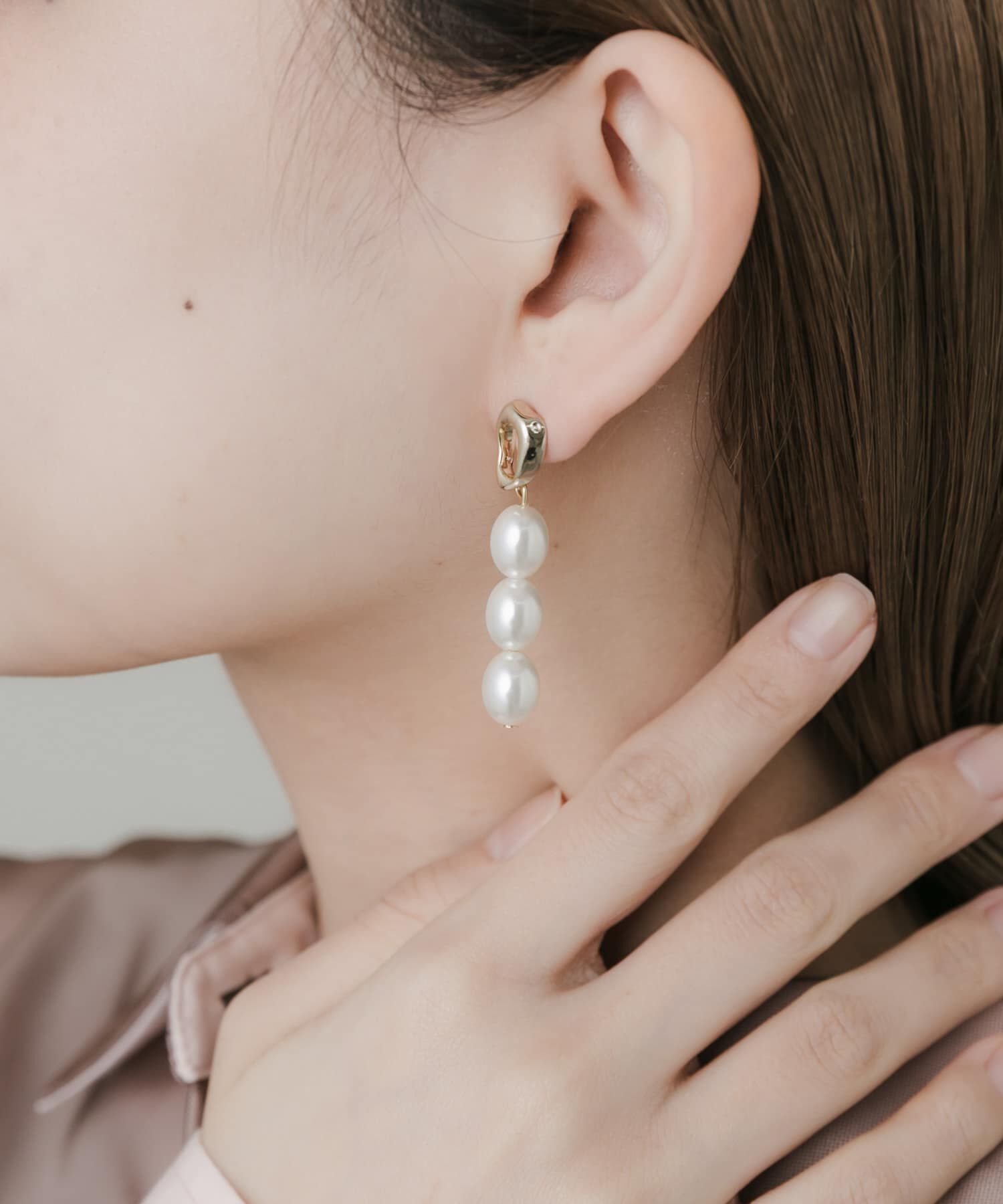 SMELLY「アシメパールスウェイピアス」|ピアス|