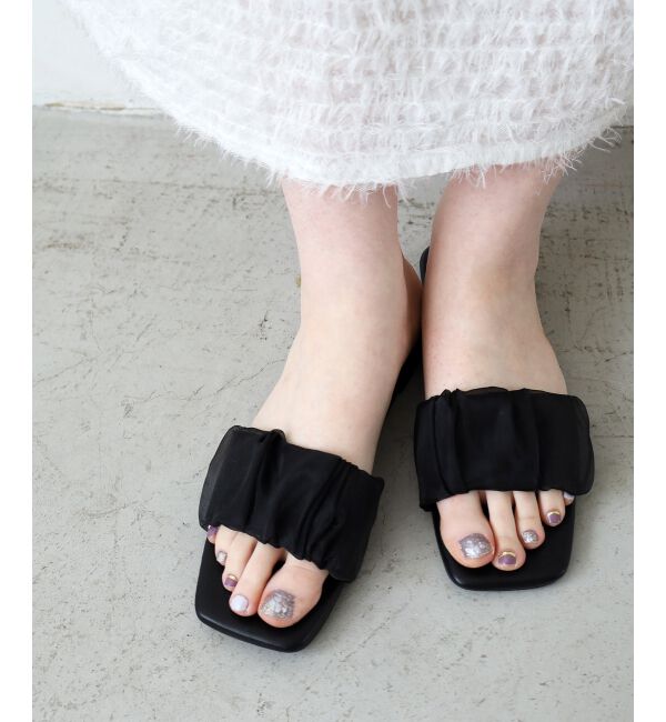  「《WEB限定アイテム》ギャザーフラットサンダル」|サンダル|