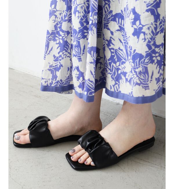  「《WEB限定アイテム》ギャザーフラットサンダル」|サンダル|