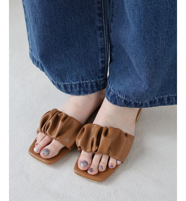  「《WEB限定アイテム》ギャザーフラットサンダル」|サンダル|