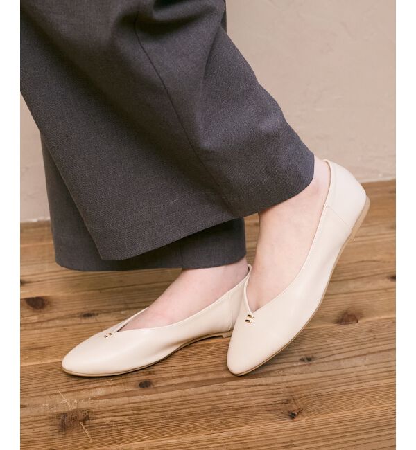  「《WEB限定アイテム》Vカットフラットパンプス」|パンプス|