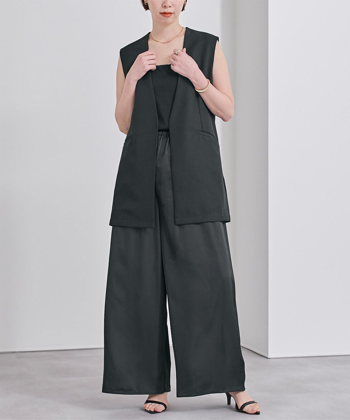 ur's「サテンイージードレープパンツ」|スラックス|