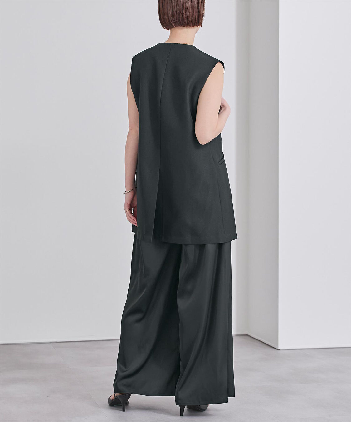 ur's「サテンイージードレープパンツ」|スラックス|