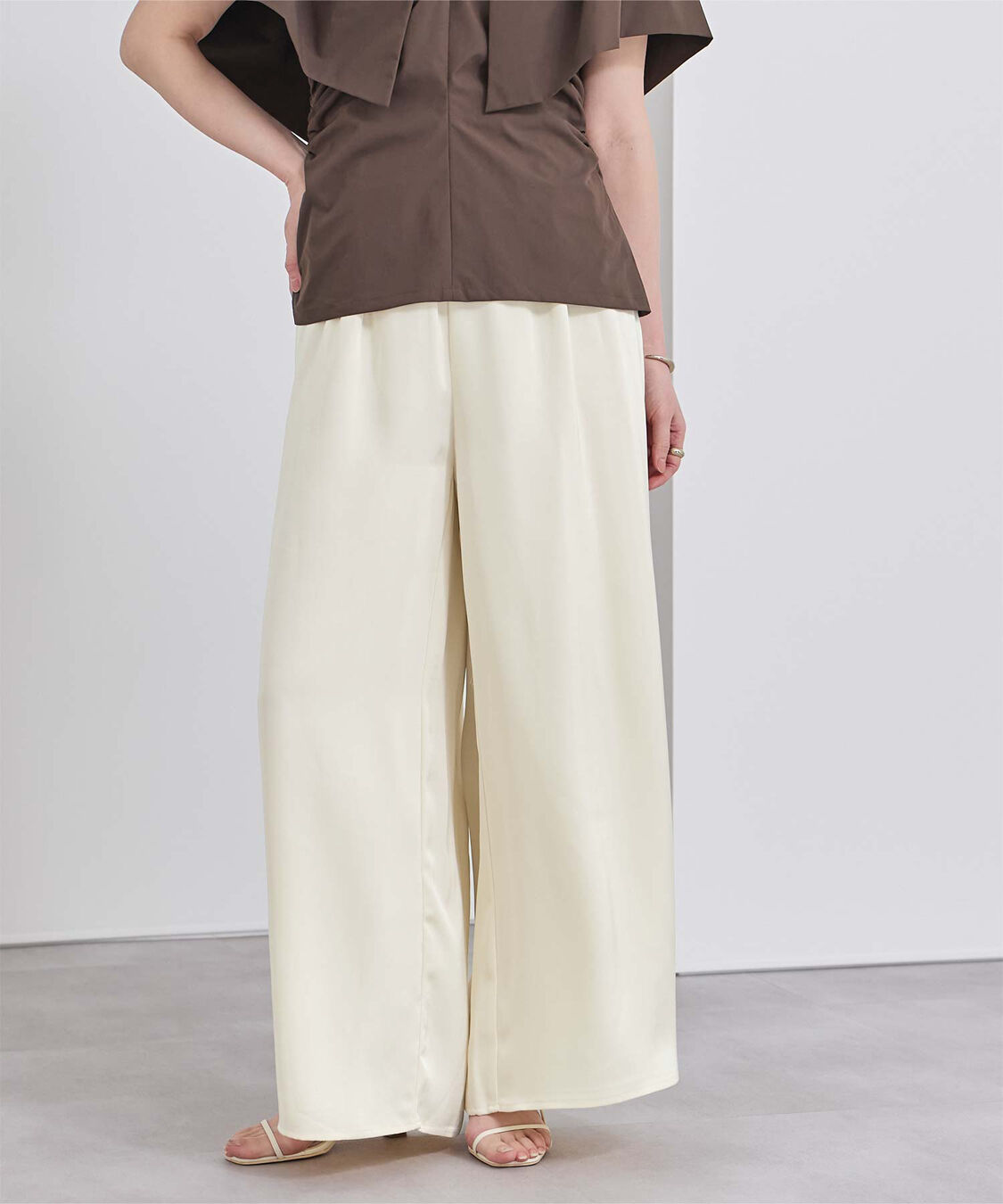 ur's「サテンイージードレープパンツ」|スラックス|