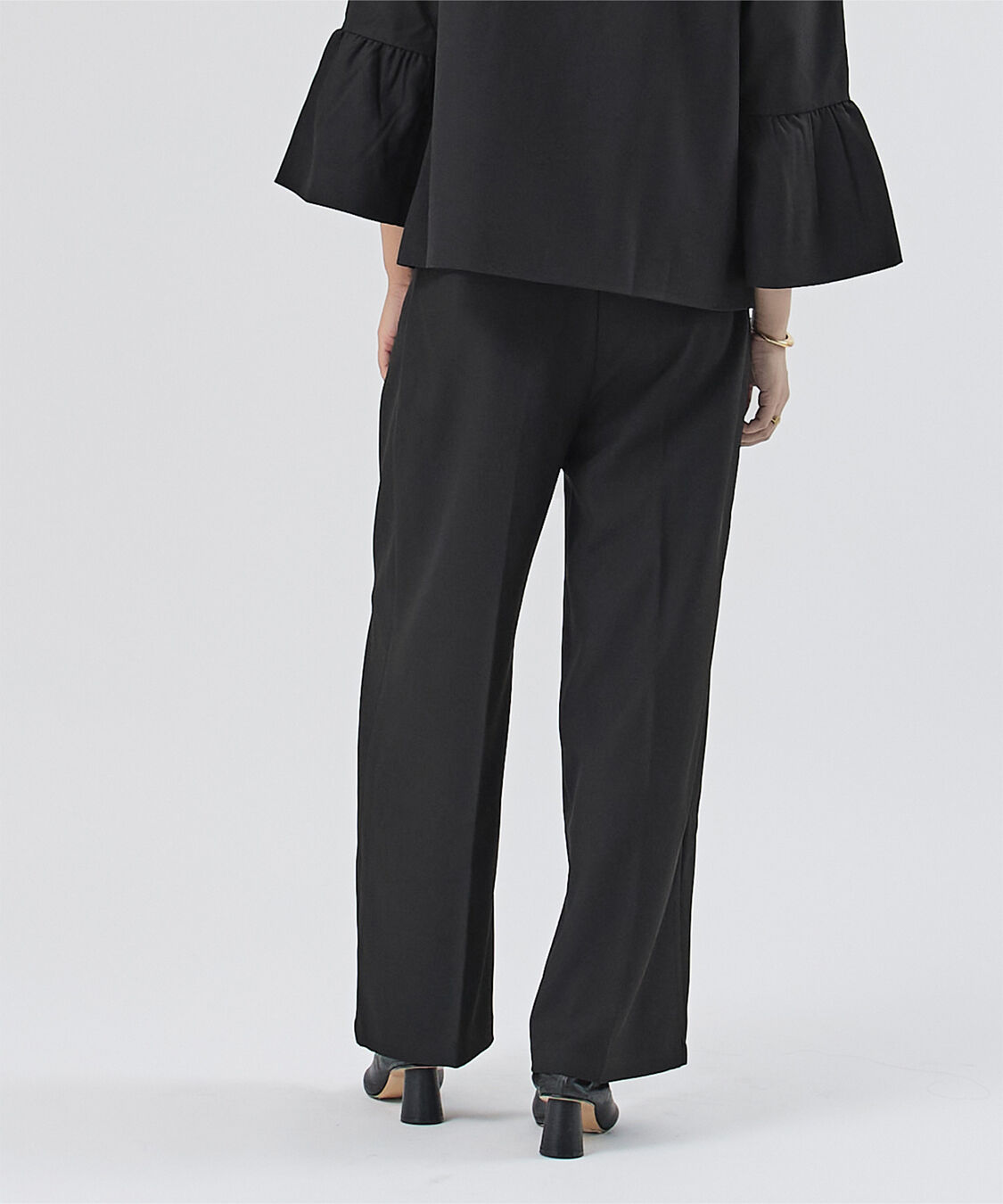 ur's「1タックセンタープレスワイドパンツ」|スラックス|