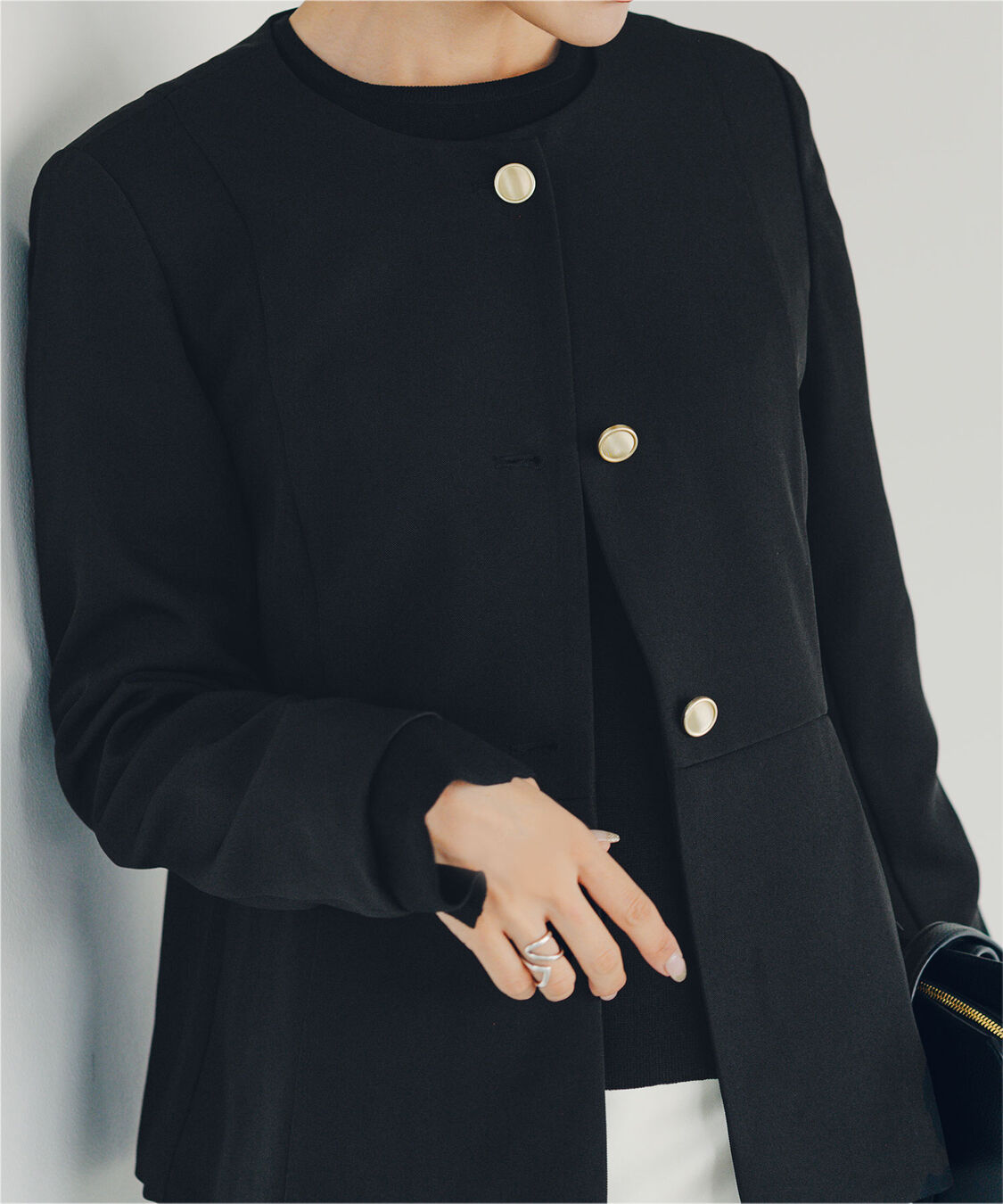 ur's「【小林有里さんコラボアイテム】美シルエットゴールド釦ペプラムジャケット」|ノーカラージャケット|