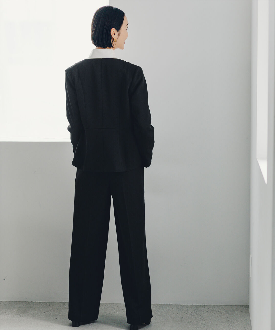 ur's「【小林有里さんコラボアイテム】美シルエットゴールド釦ペプラムジャケット」|ノーカラージャケット|