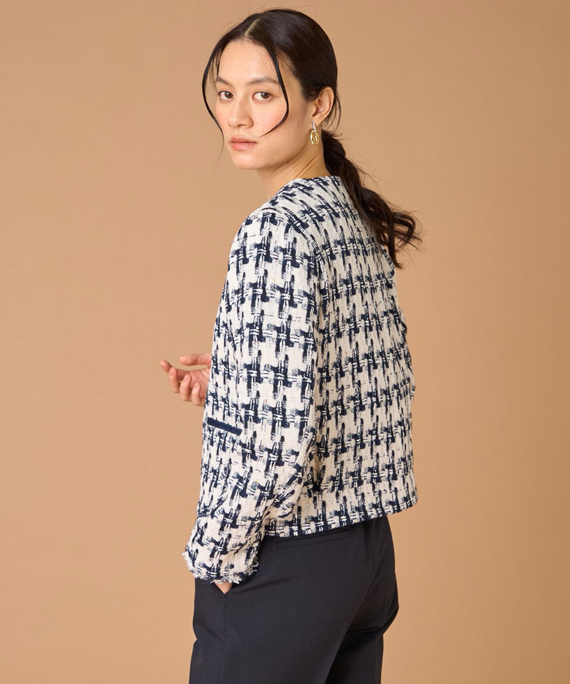 INED「ツイードフリンジジャケット《LINTON》」|ノーカラージャケット|