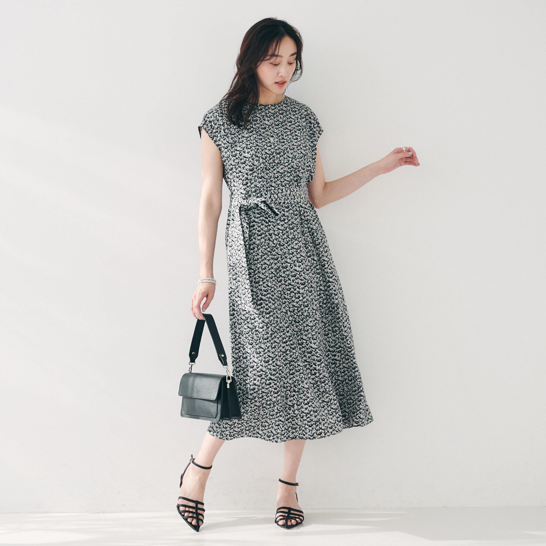 UNTITLED「【きれいめ/洗える/夏ワンピ】モザイク柄ワンピース」|ワンピース|