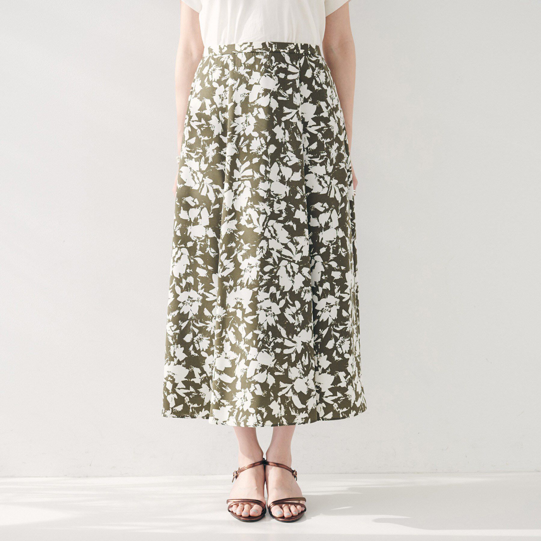 UNTITLED「【セットアップ可/後ろウエストゴム】モザイクフラワー柄スカート」|スカート|