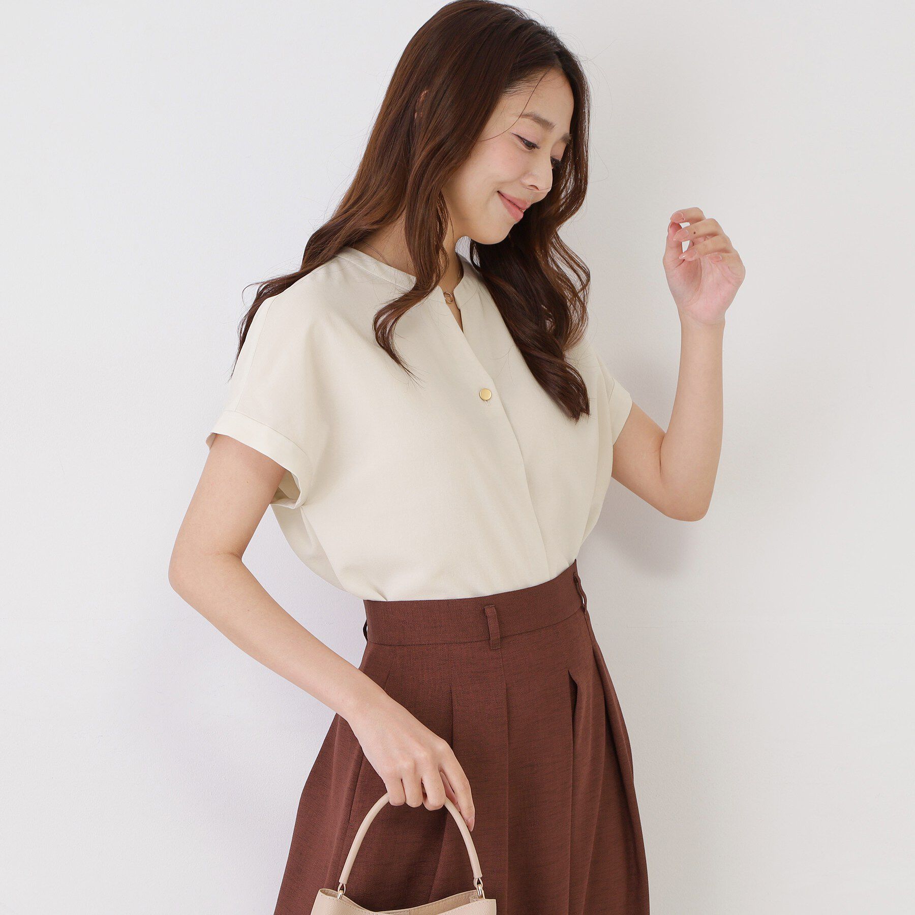 COUP DE CHANCE「【手洗い可／セットアップ可】キーネックブラウス」|シャツ・ブラウス|グレージュ(050)