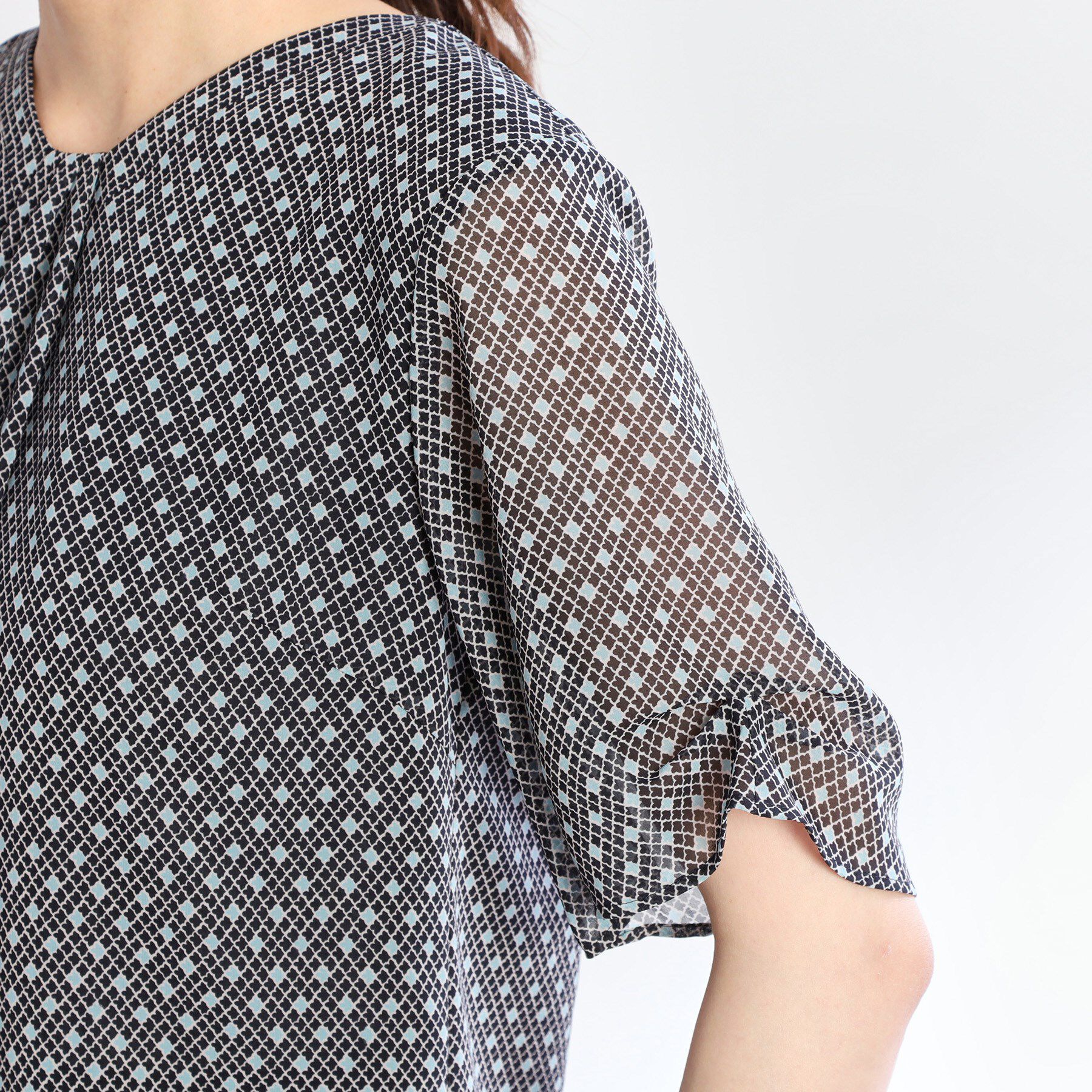 Reflect「【マシンウォッシュ可／セットアップ可】コツキ柄プリントブラウス」|シャツ・ブラウス|