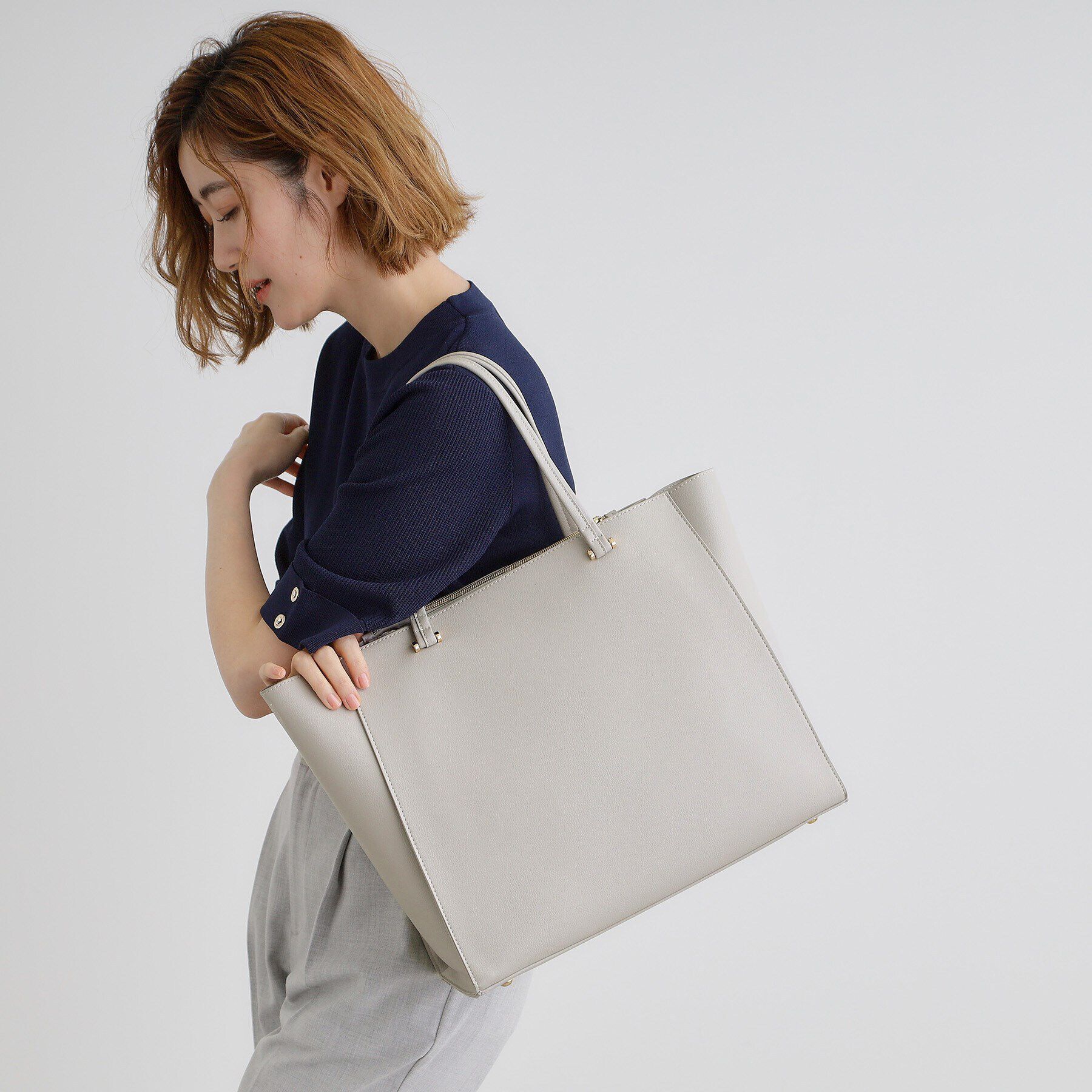 grove「【人間工学・A4】メタルバー変形トート」|トートバッグ|