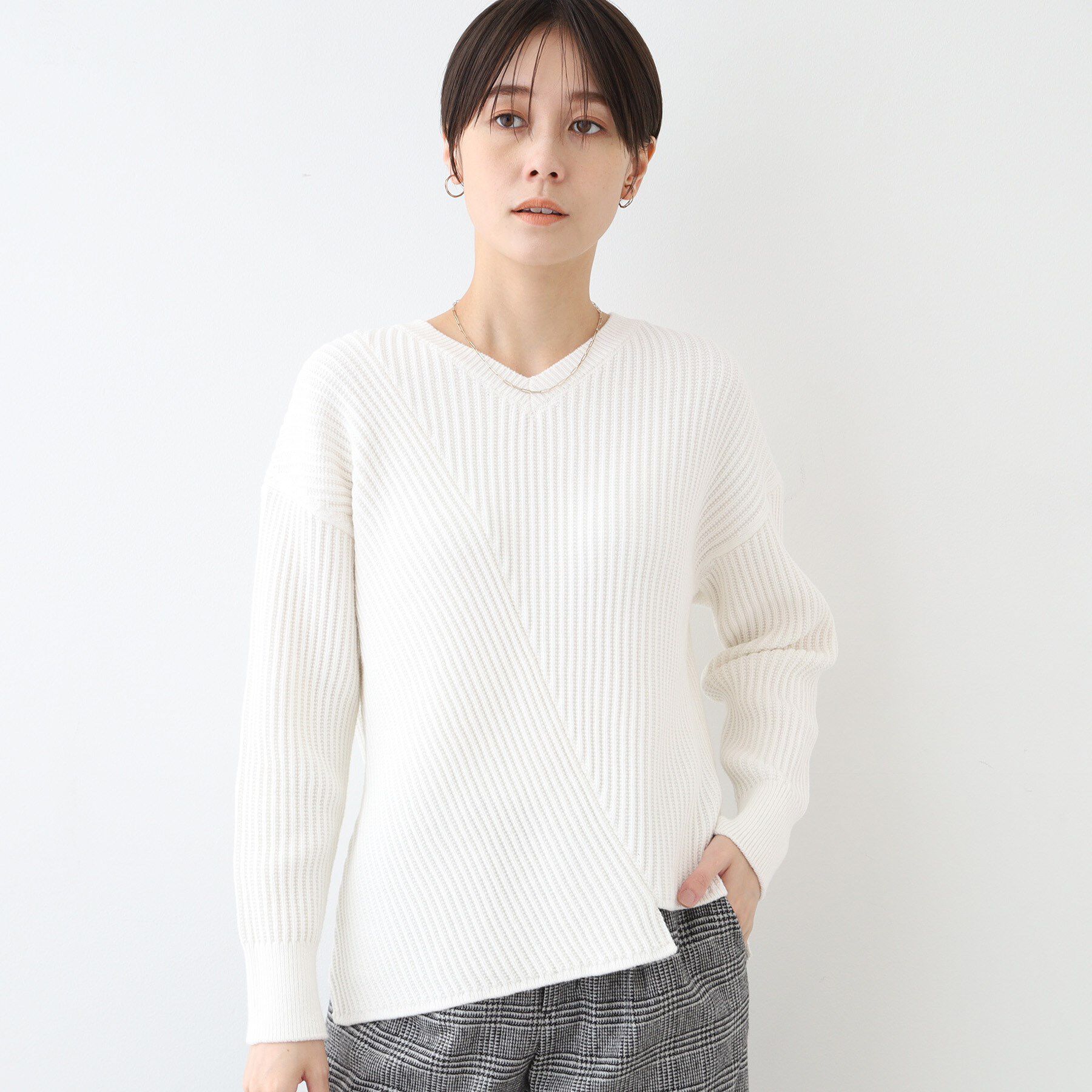 INDIVI「【洗える／コットン混】アシメデザインニット」|ニット・セーター|ホワイト(001)