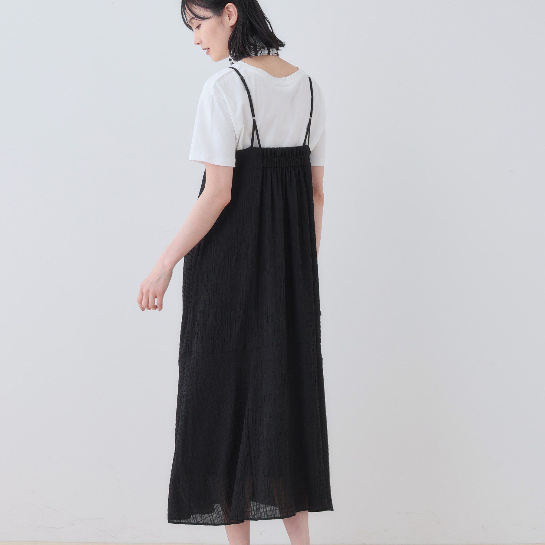 INDIVI「【洗える／凹凸素材】シャーリング調素材キャミワンピース」|ワンピース|