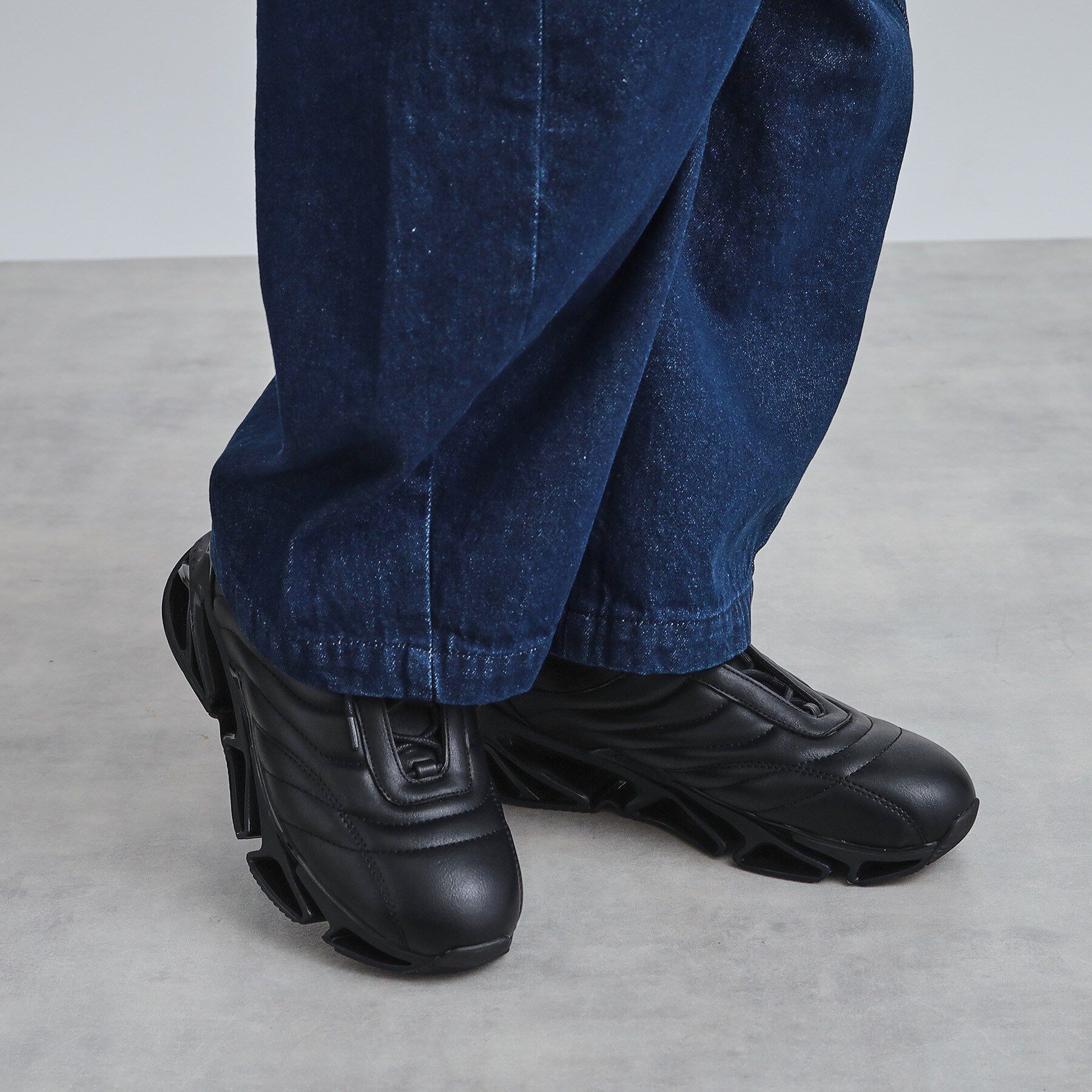 tk.TAKEO KIKUCHI「インサイドシューレーススニーカー」|スニーカー|