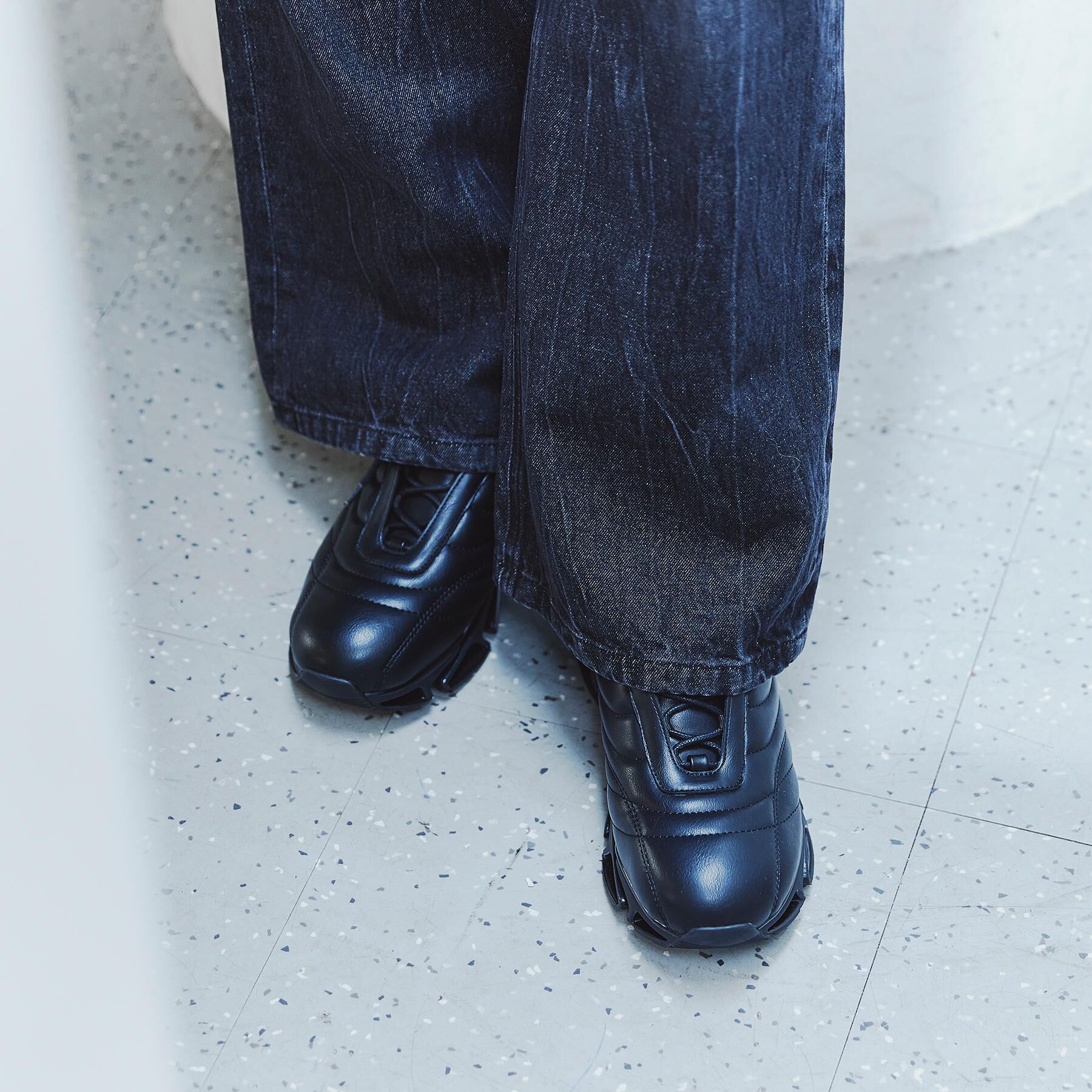 tk.TAKEO KIKUCHI「インサイドシューレーススニーカー」|スニーカー|