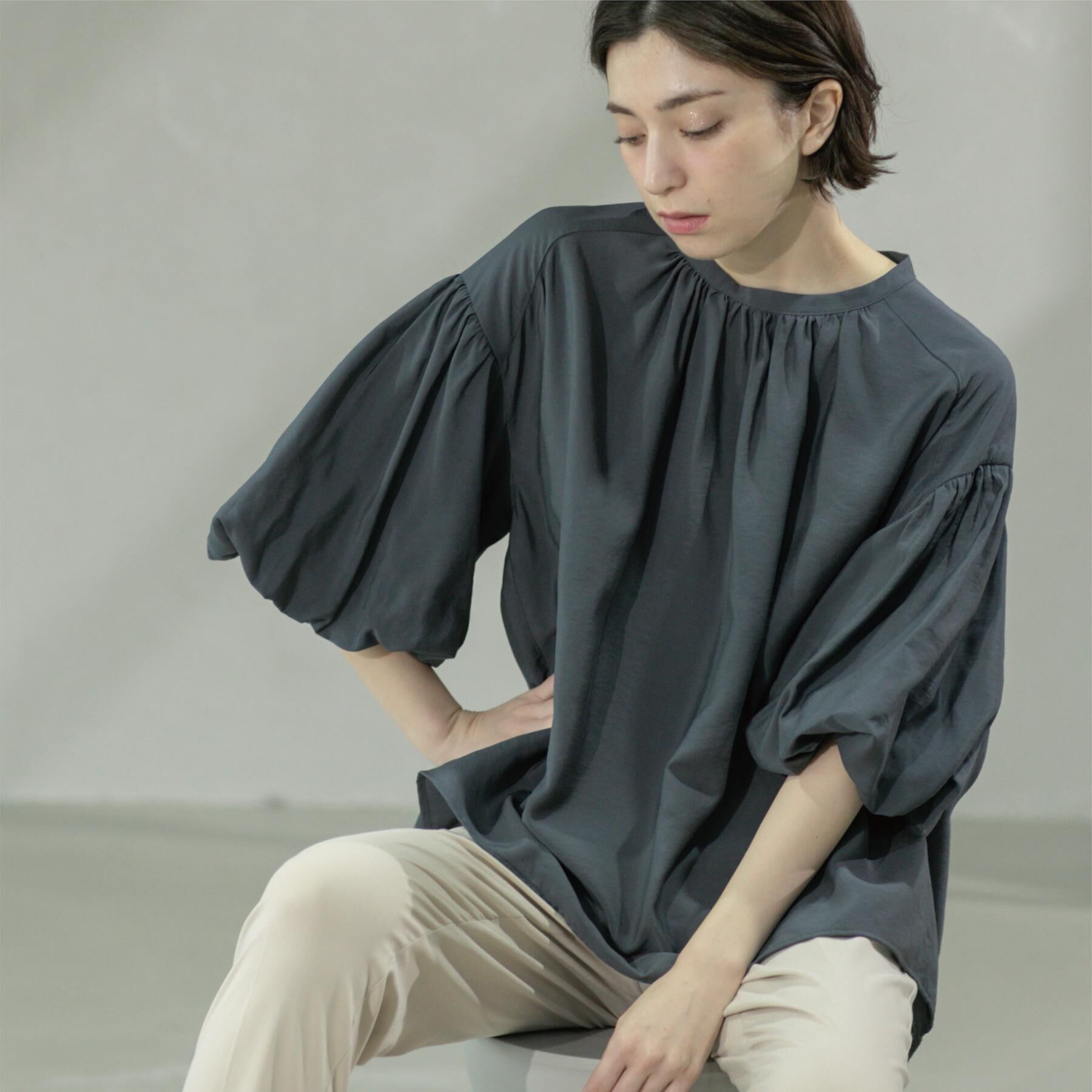 OPAQUE.CLIP「バルーンスリーブブラウス【洗濯機洗い可】」|シャツ・ブラウス|チャコールグレー(0