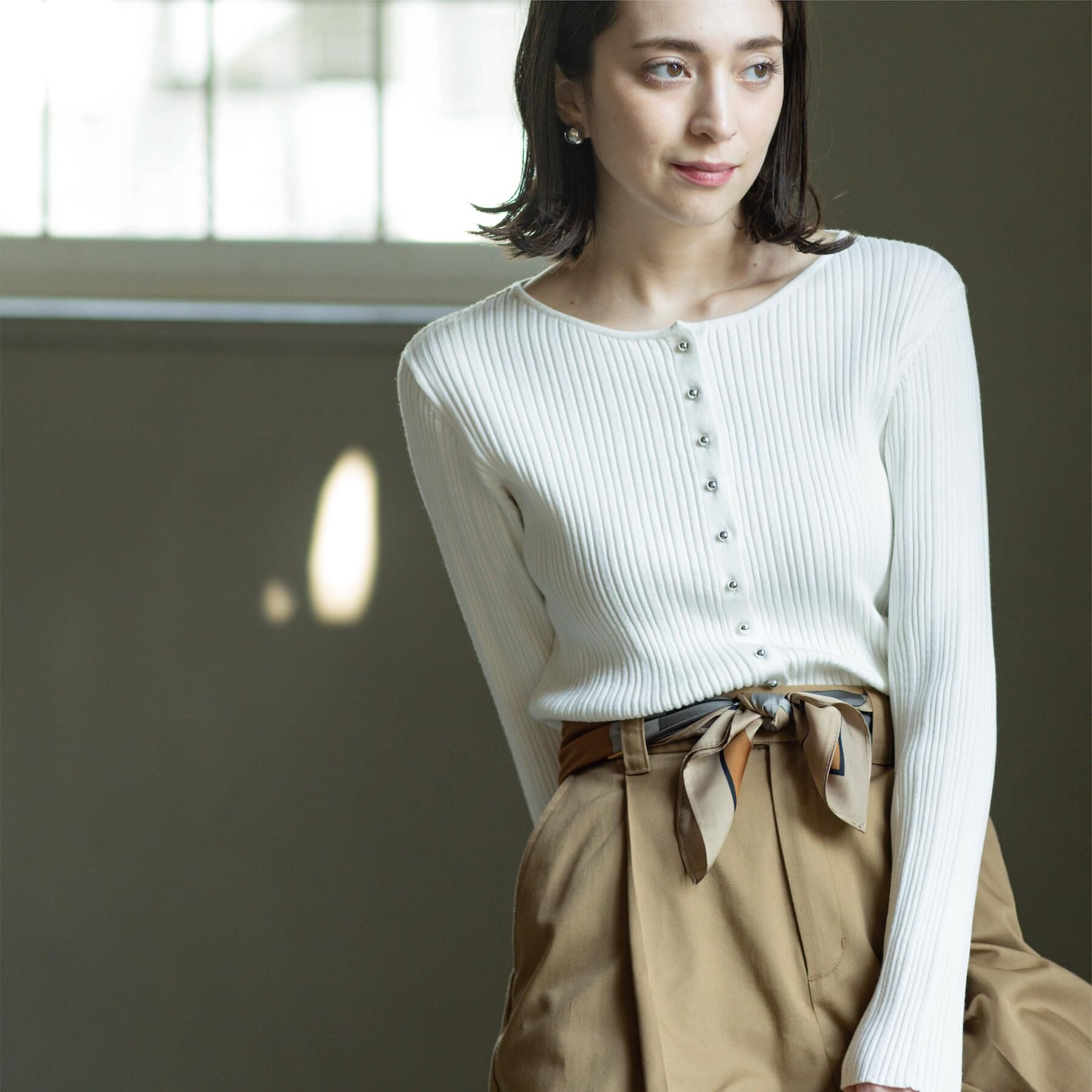 OPAQUE.CLIP「シルバー多ボタン ランダムリブニットカーディガン【洗濯機OK】」|カーディガン|