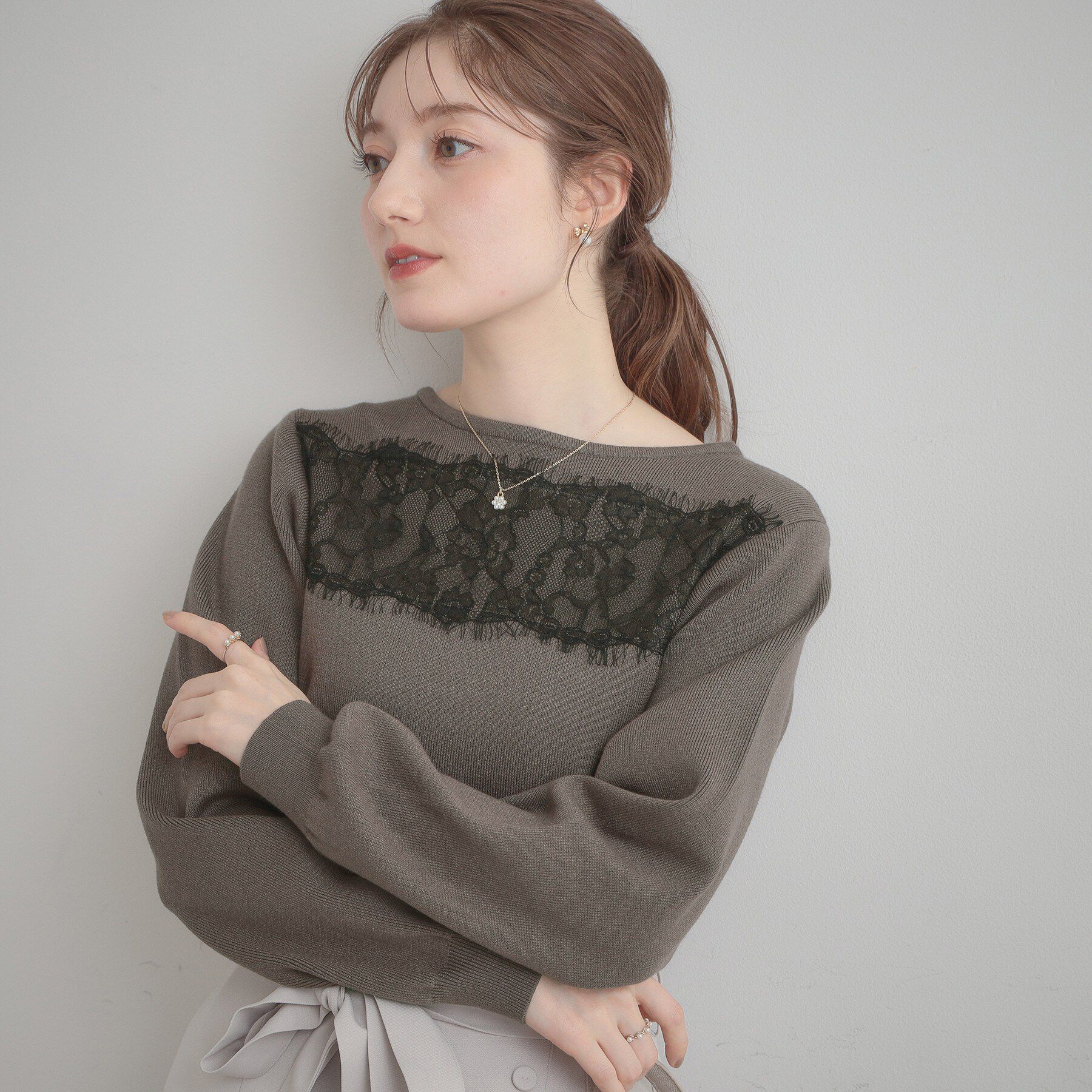 Couture broach「【洗える・通勤】レース ドッキング ニット」|ニット・セーター|チャコールグレー(0